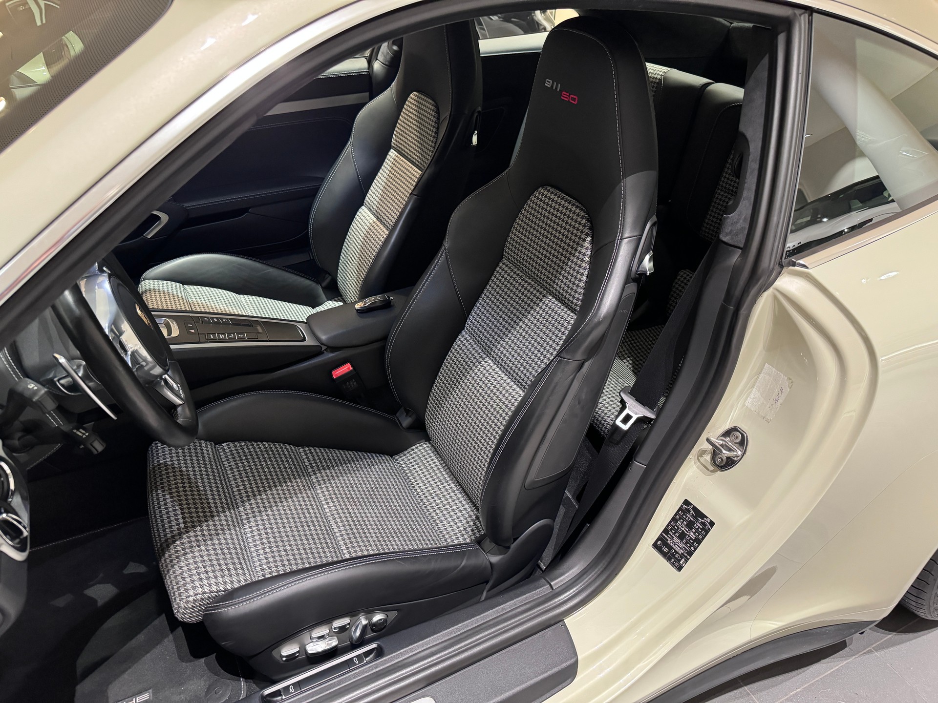 PORSCHE 911 Carrera S 50 Years 430 PS-image-8