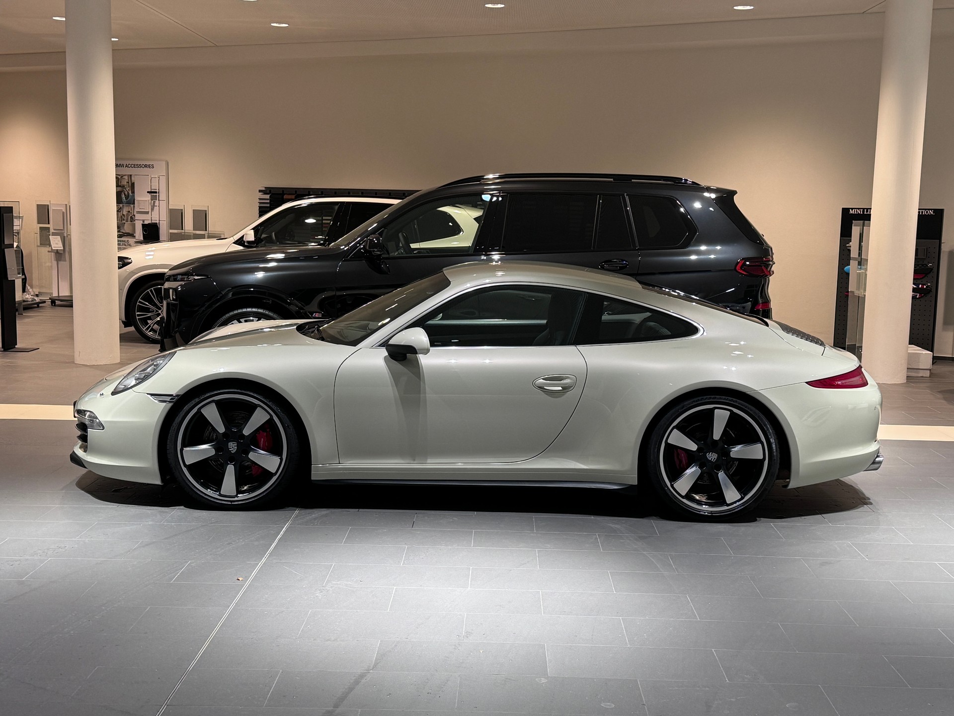 PORSCHE 911 Carrera S 50 Years 430 PS-showroom-element-1