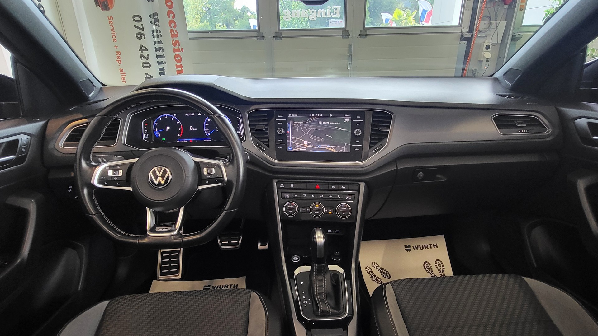 VW T-Roc Cabriolet 1.5 TSI EVO Black & White DSG-image-19