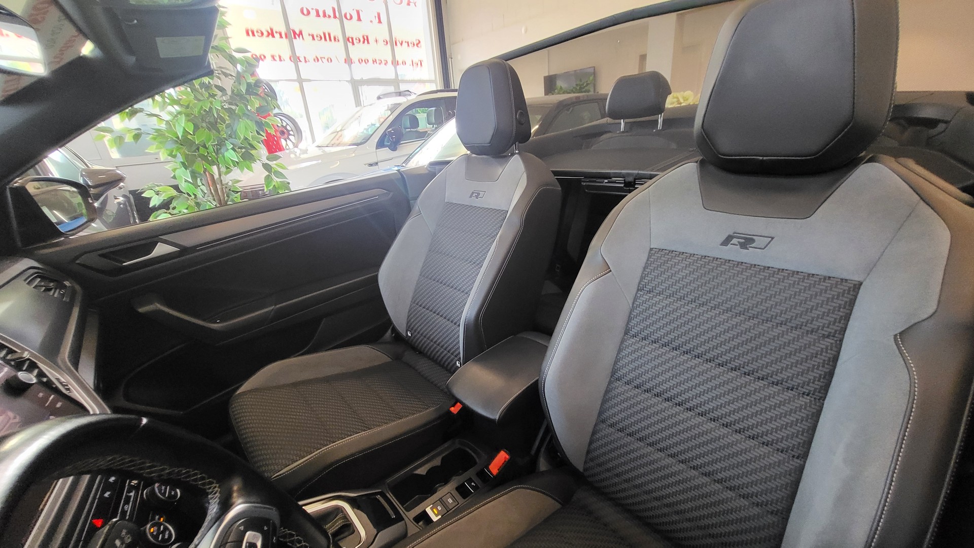 VW T-Roc Cabriolet 1.5 TSI EVO Black & White DSG-image-23