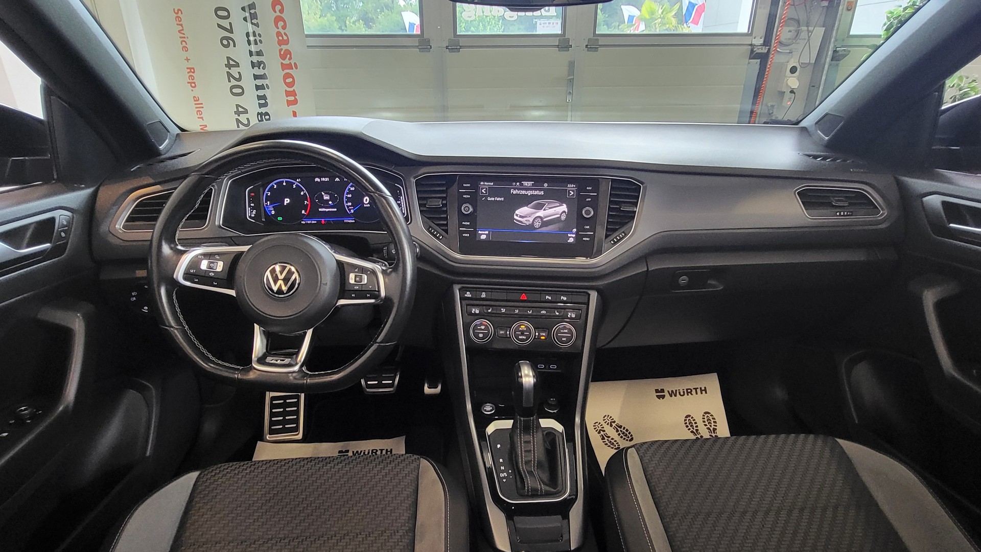 VW T-Roc Cabriolet 1.5 TSI EVO Black & White DSG-image-21