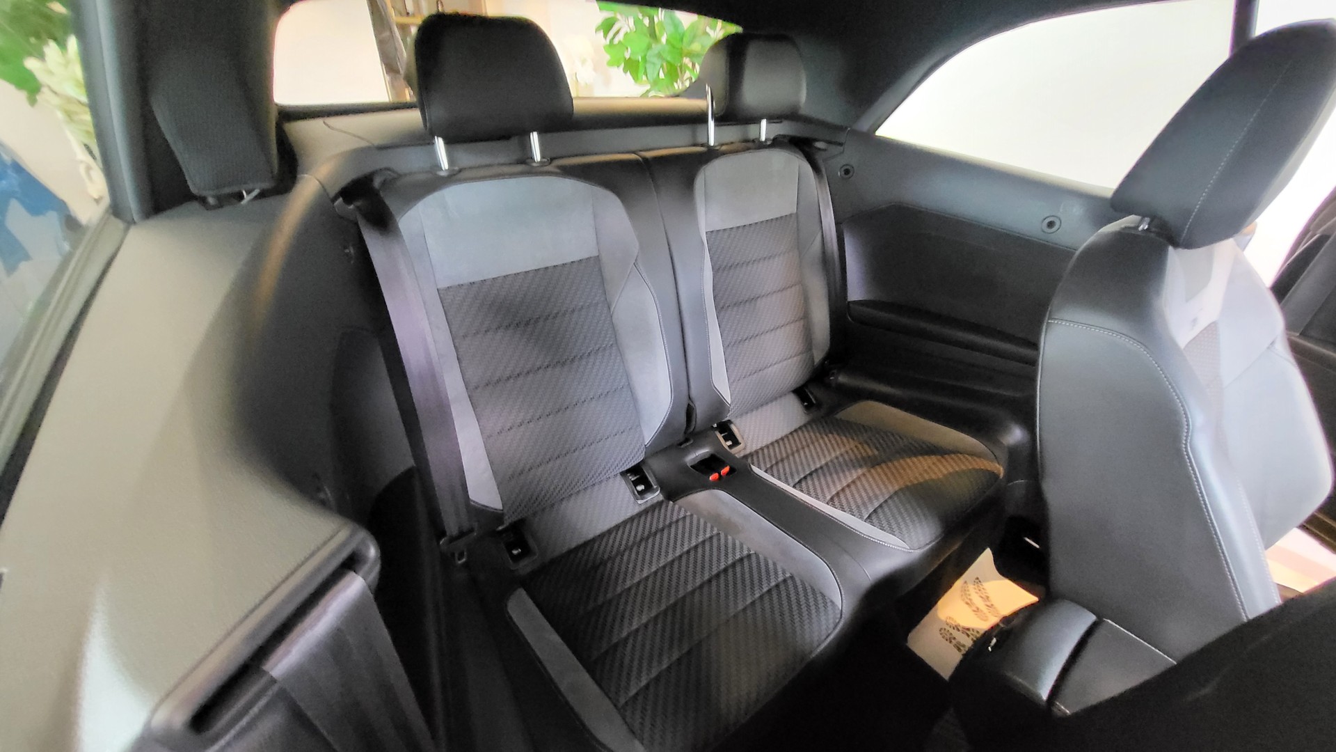 VW T-Roc Cabriolet 1.5 TSI EVO Black & White DSG-image-10