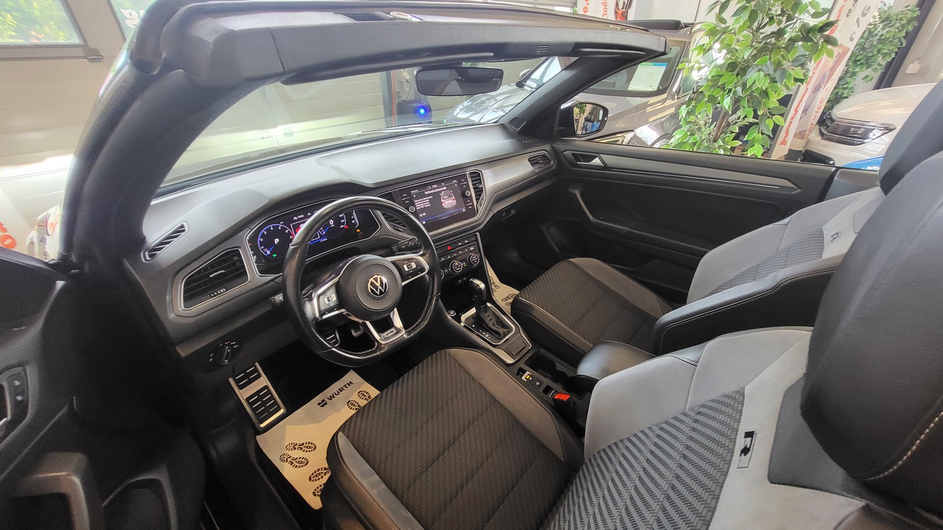 VW T-Roc Cabriolet 1.5 TSI EVO Black & White DSG-image-22