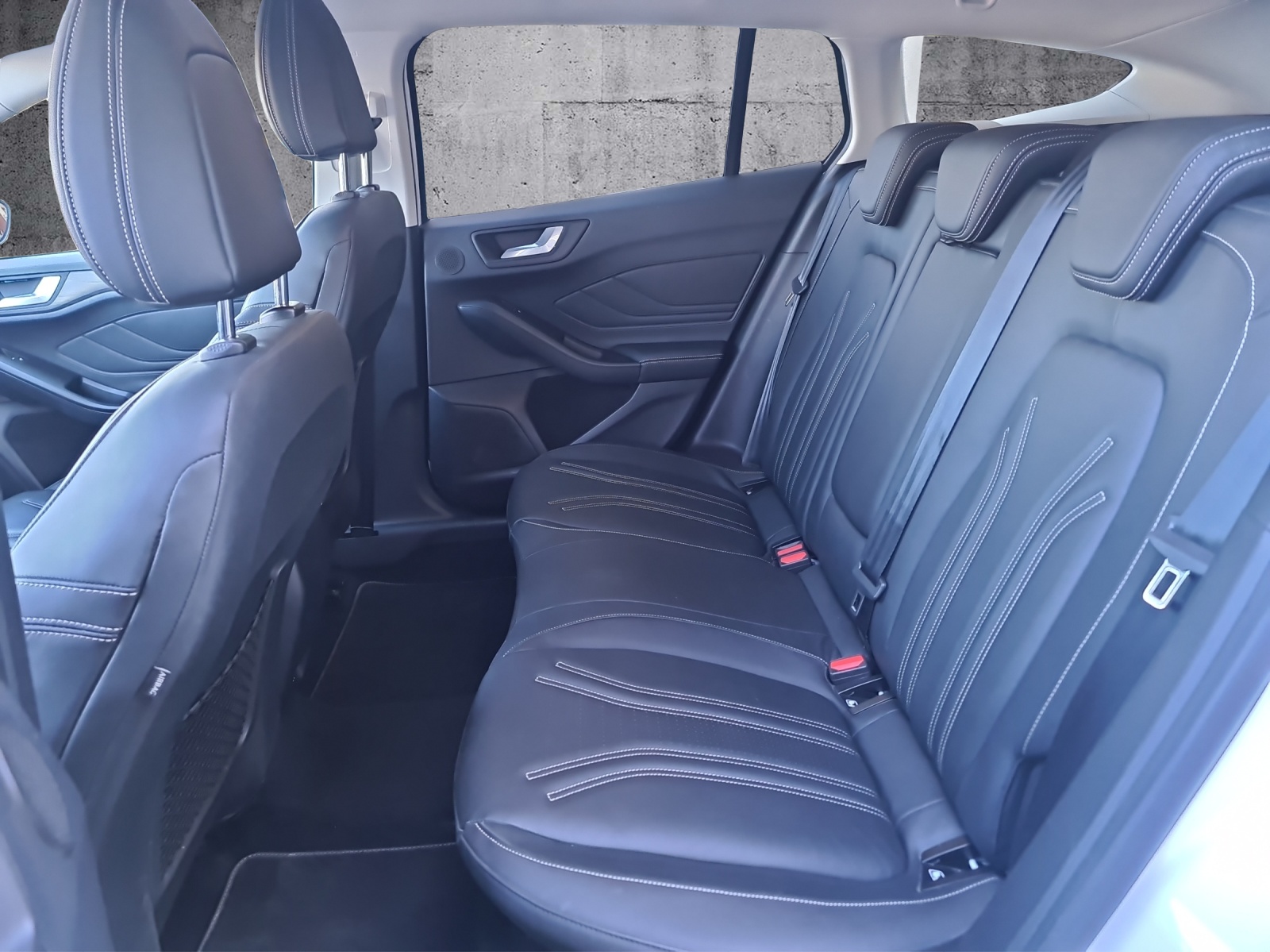 FORD Focus 1.0 SCTi Vignale Automatic-image-9