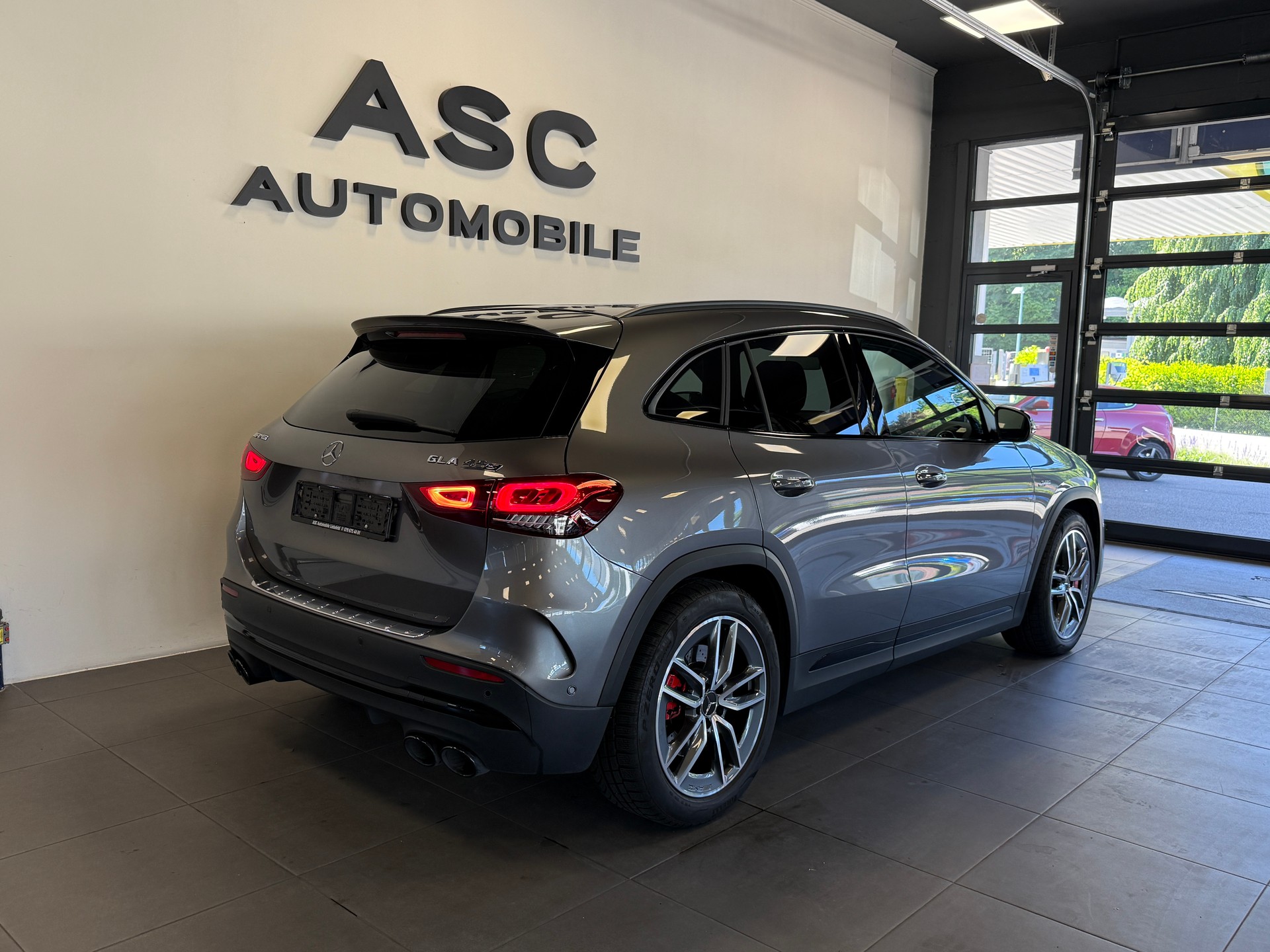 MERCEDES-BENZ GLA 45 S AMG 4Matic+ 8G-Speedshift DCT-showroom-element-2