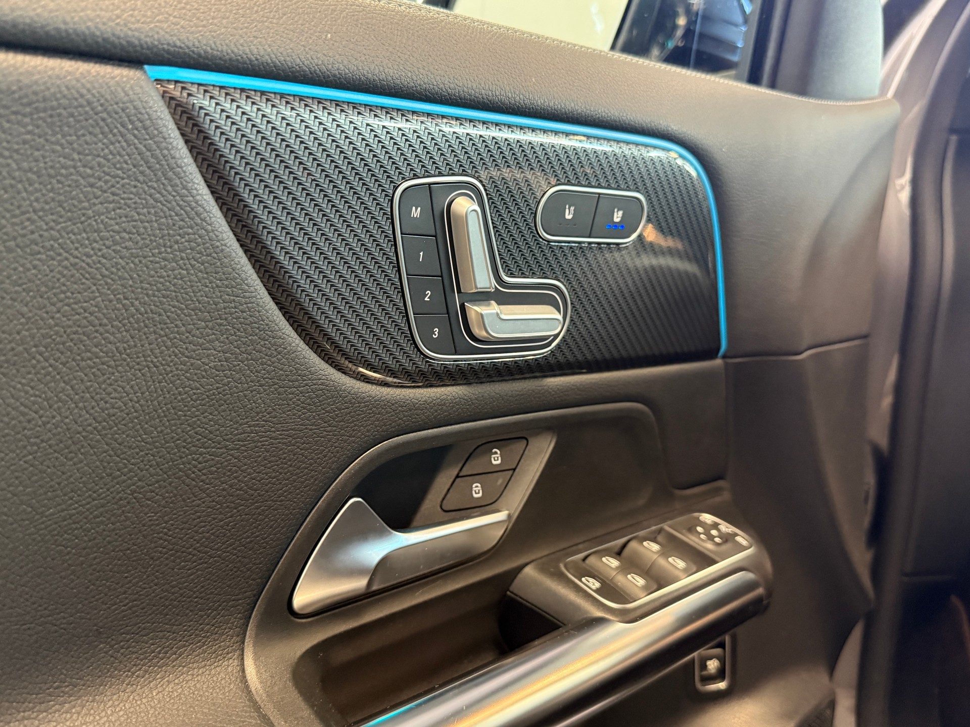 MERCEDES-BENZ GLA 45 S AMG 4Matic+ 8G-Speedshift DCT-image-12