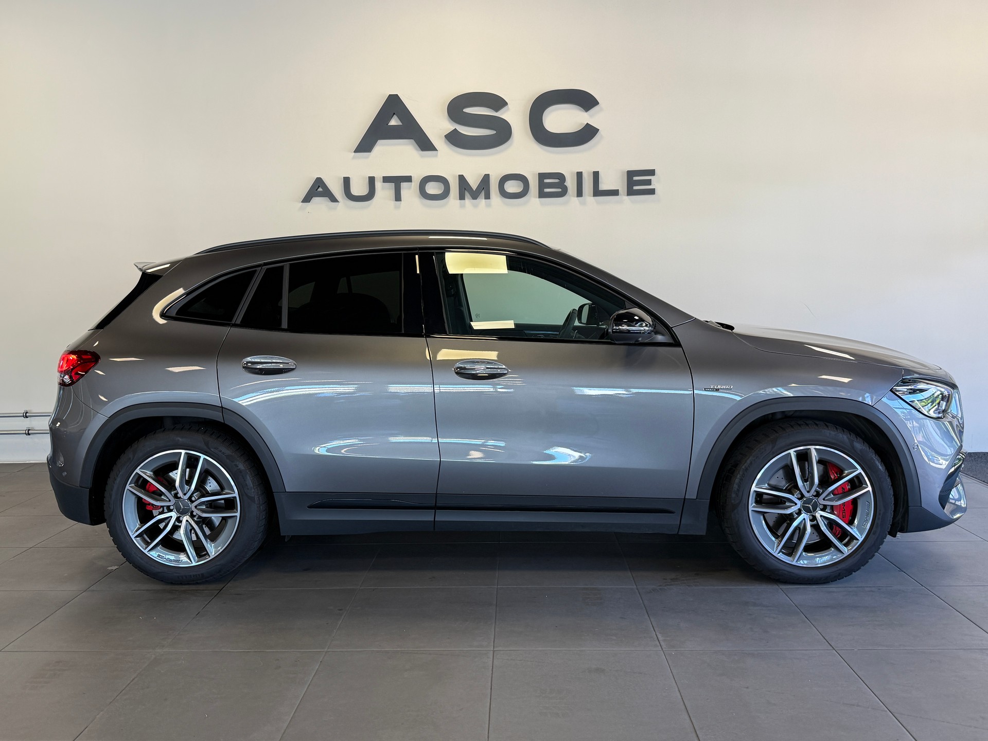 MERCEDES-BENZ GLA 45 S AMG 4Matic+ 8G-Speedshift DCT-showroom-element-1