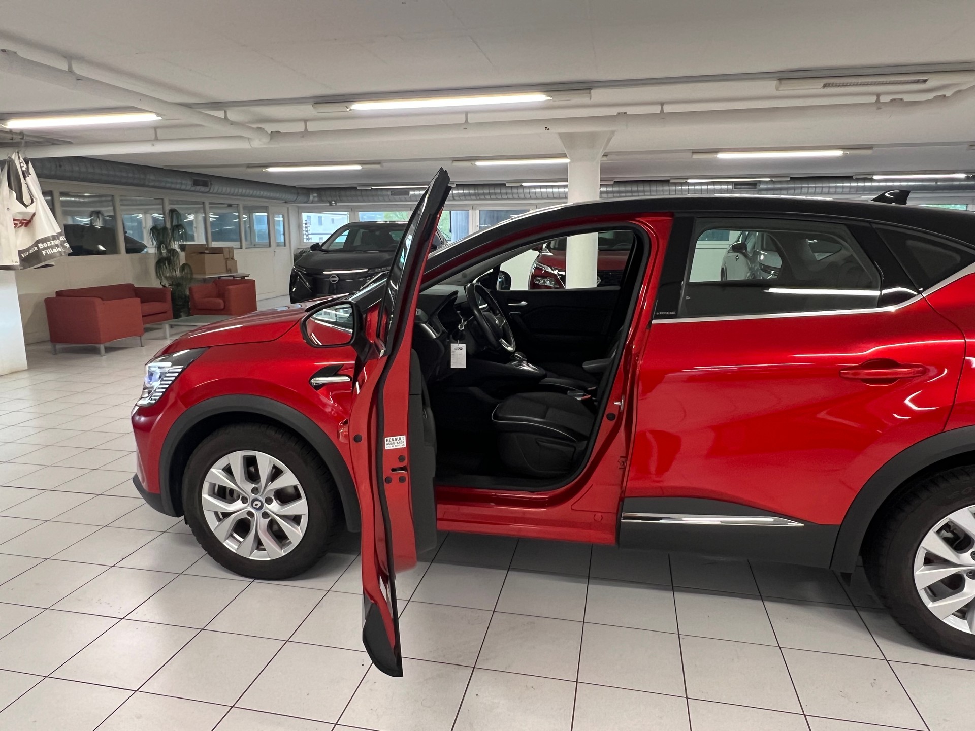 RENAULT CAPTUR 1.6 E-TECH Plug-in-image-4