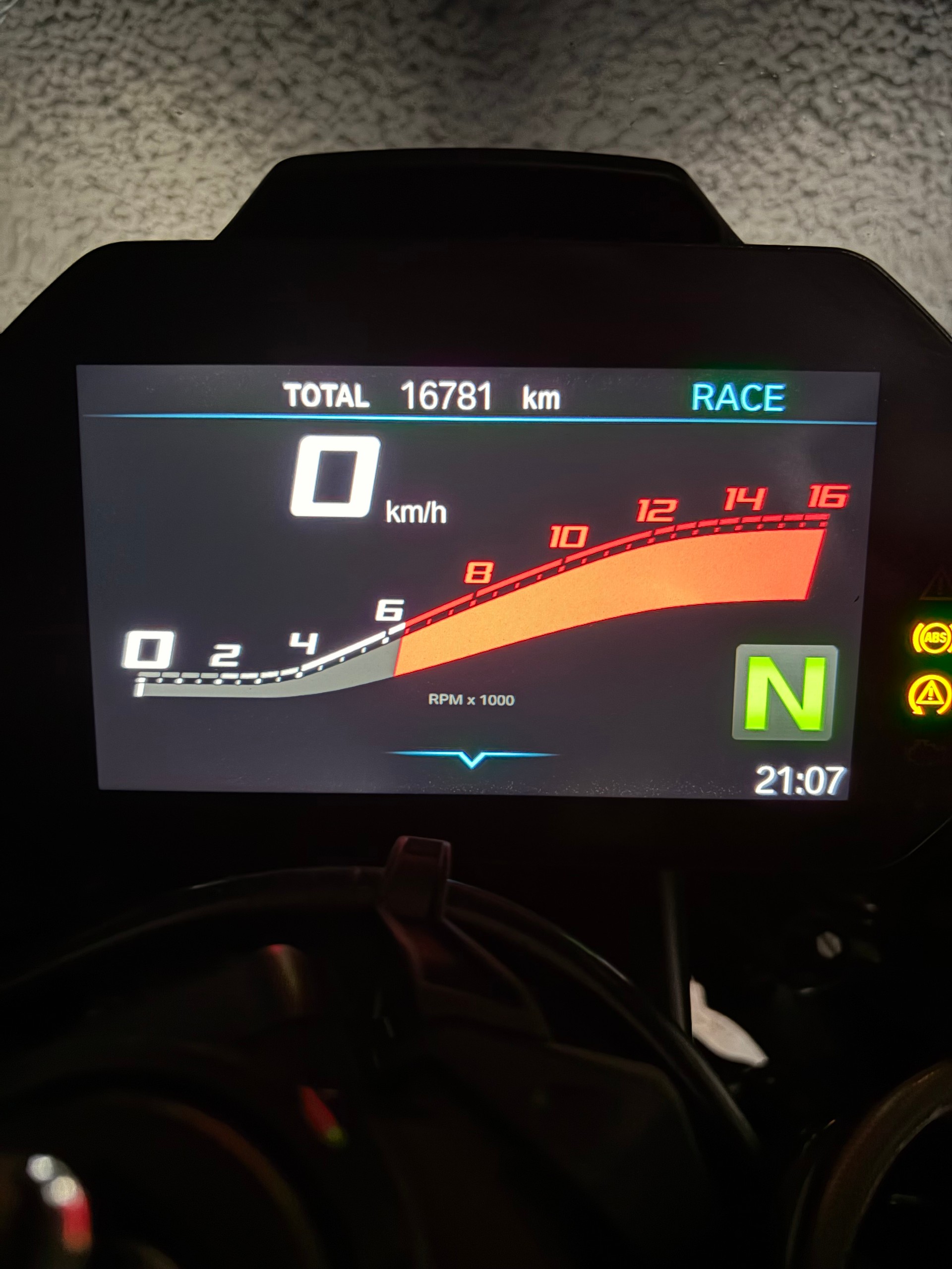BMW M 1000 RR Competition-image-12