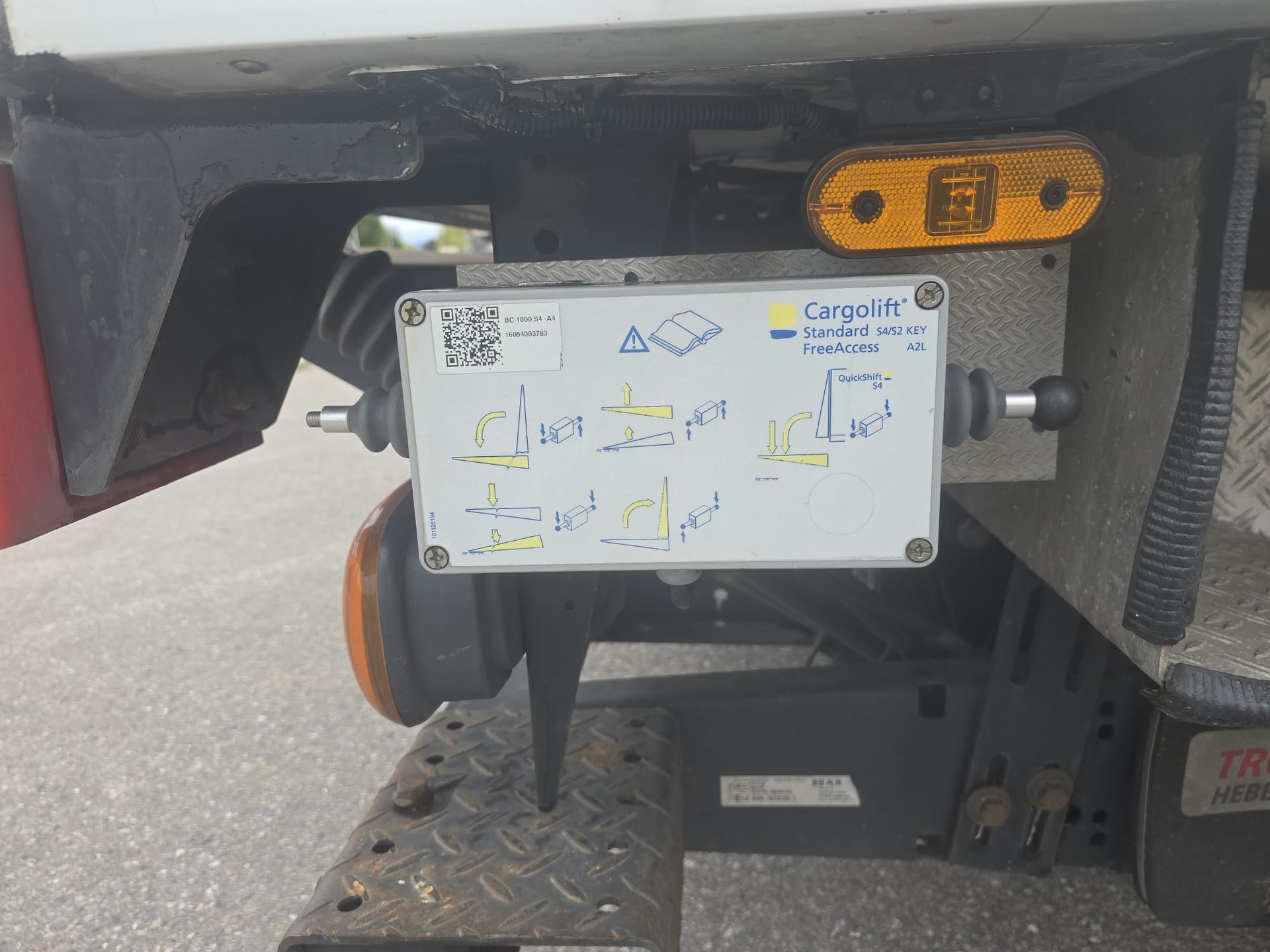 MITSUBISHI Fuso 9C18-image-8