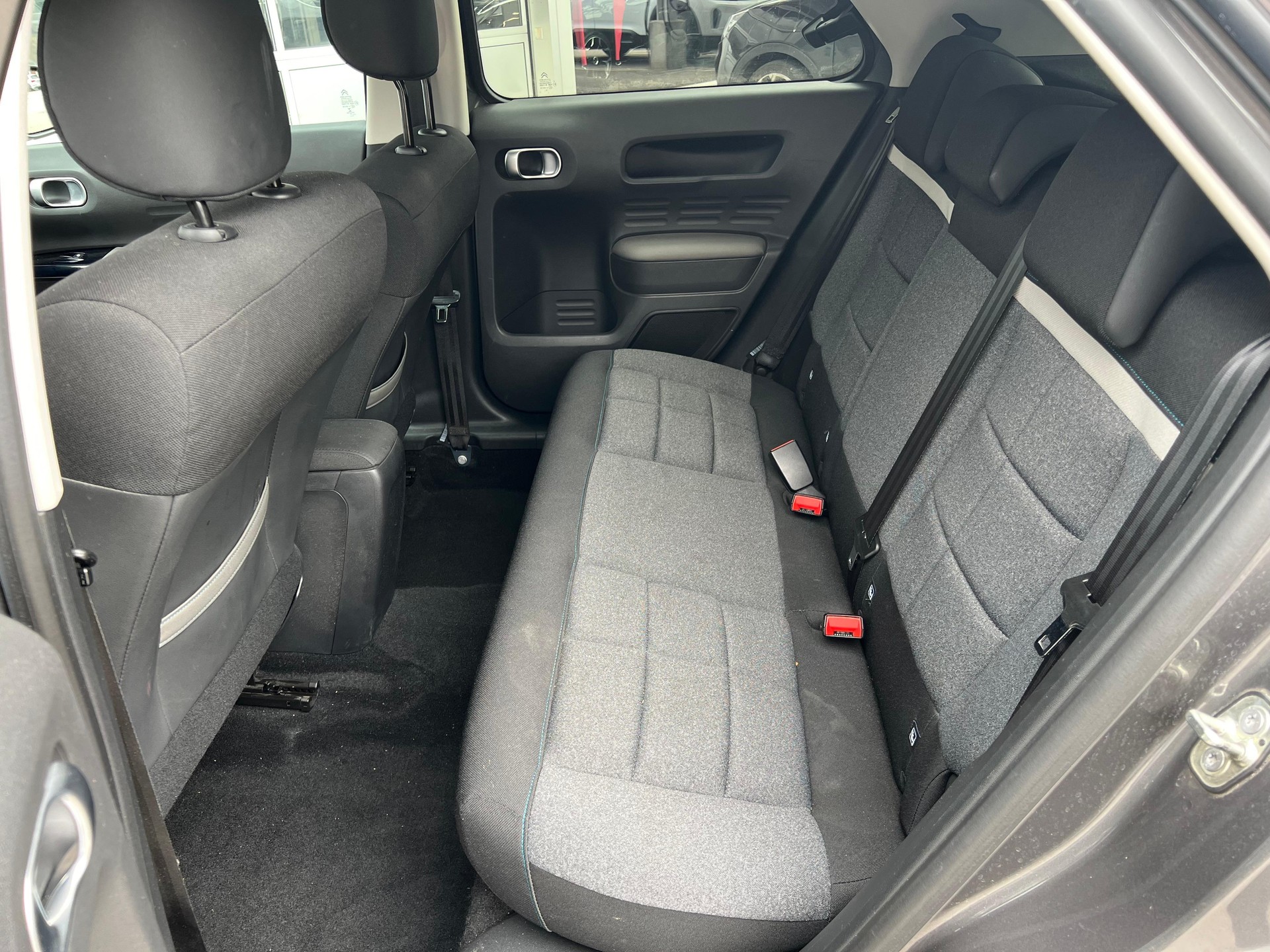 CITROEN C4 Cactus 1.5 BlueHDi 120 Shine-image-12
