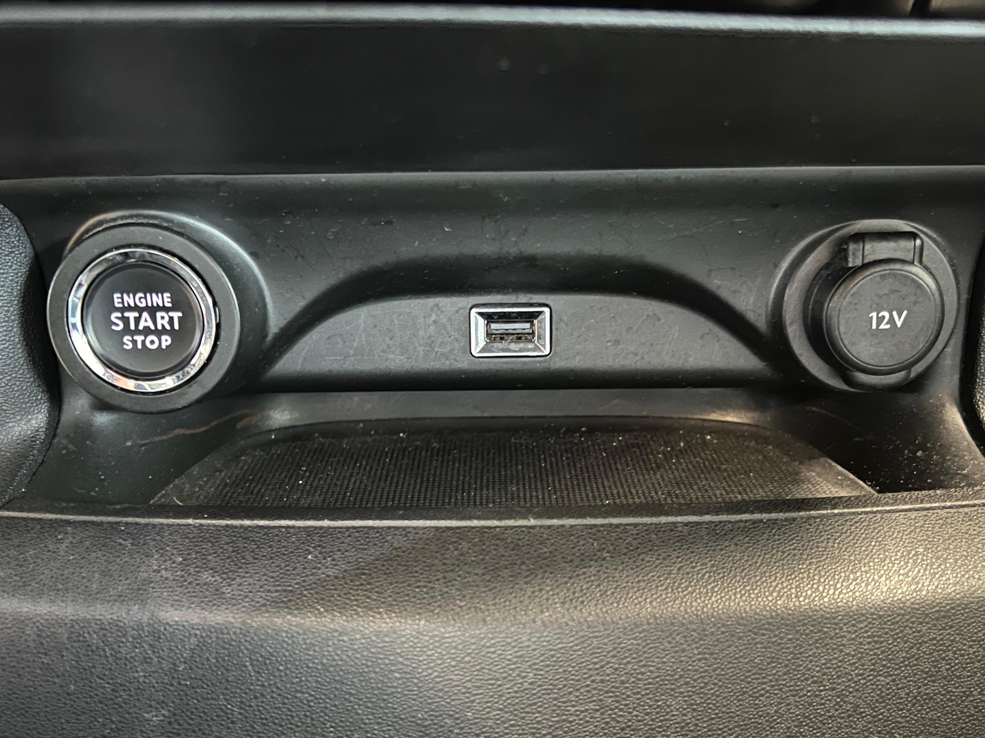 CITROEN C4 Cactus 1.5 BlueHDi 120 Shine-image-16