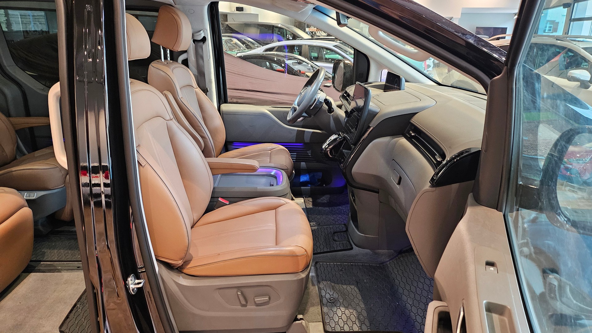 HYUNDAI Staria Premium 2.2 CRDi Vertex 4WD A-image-13