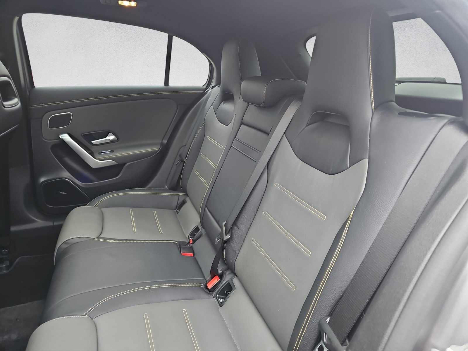 MERCEDES-BENZ A 45 S AMG 4Matic+ Speedshift-image-15