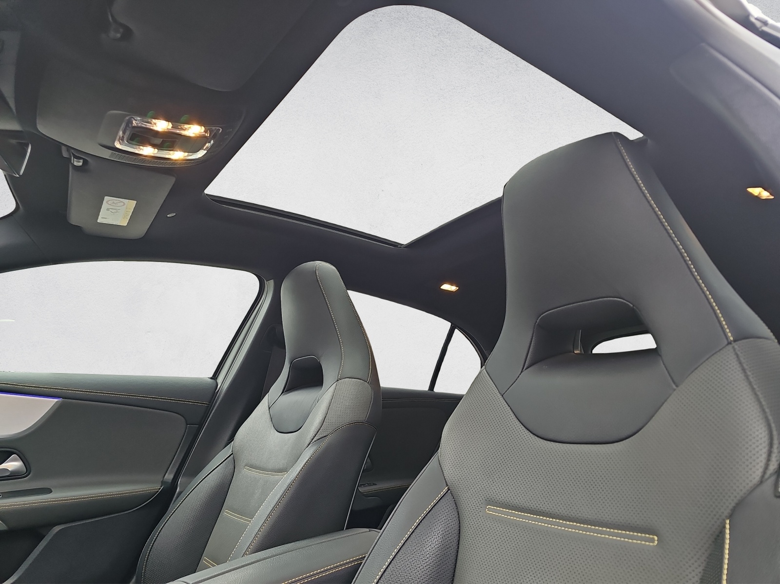 MERCEDES-BENZ A 45 S AMG 4Matic+ Speedshift-image-13