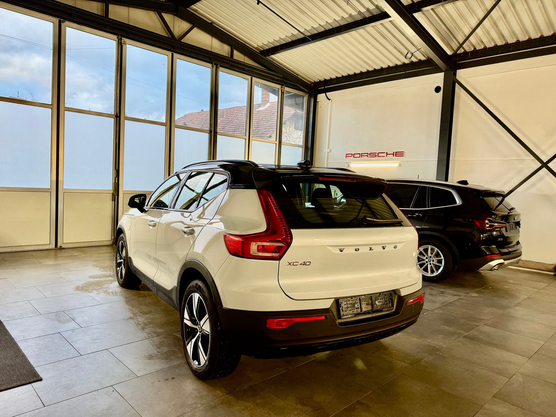 VOLVO XC40 T4 TwE R-Design Sport DCT-image-1