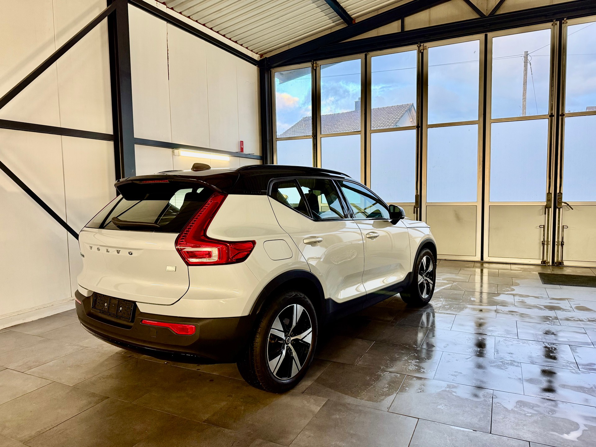 VOLVO XC40 T4 TwE R-Design Sport DCT-image-3