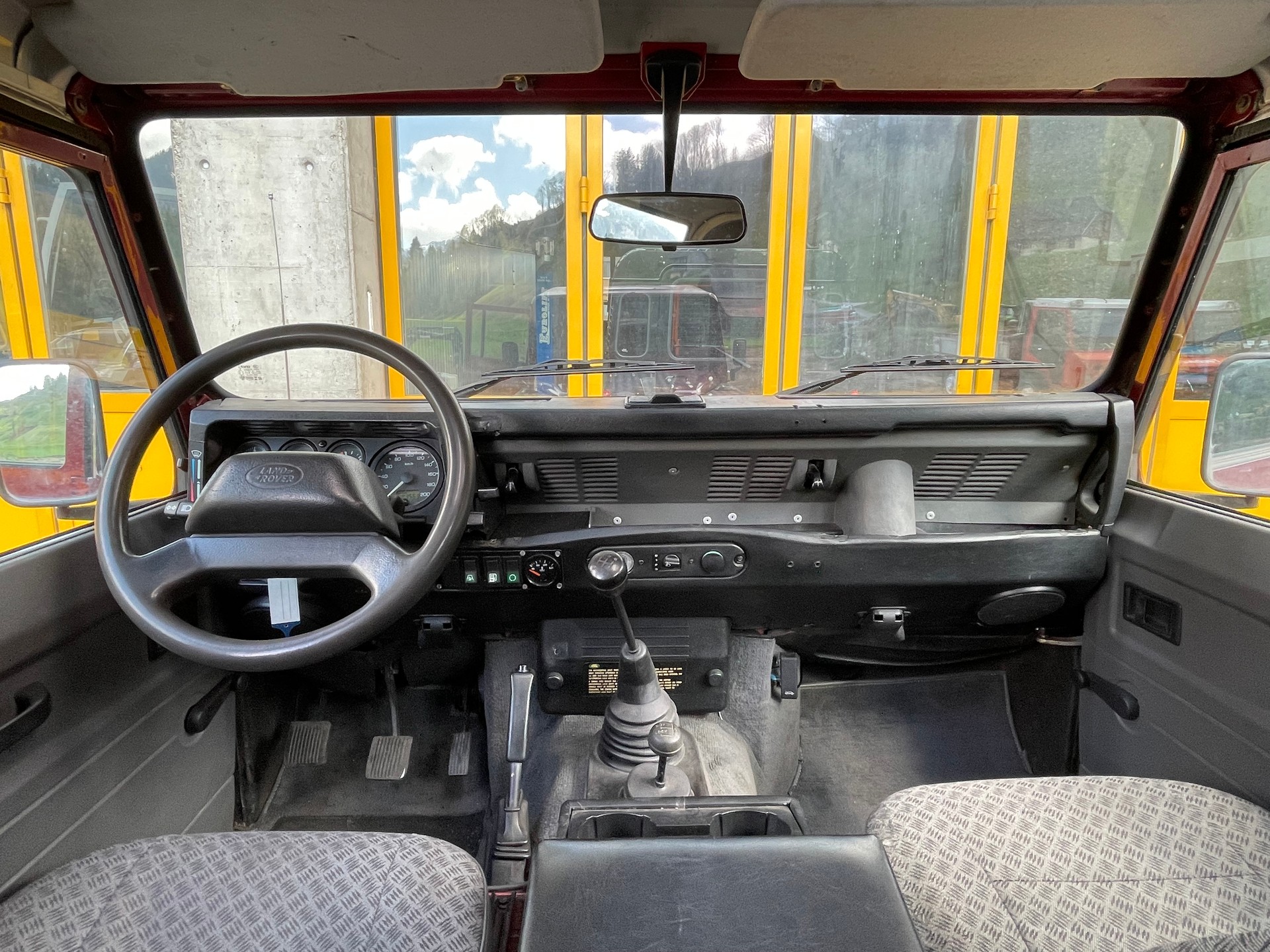 LAND ROVER Defender 110 CSW 2.5 Td5-image-14