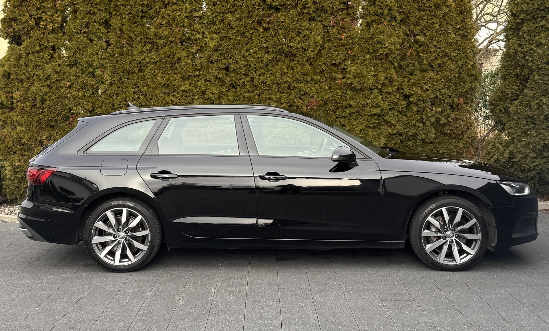 AUDI A4 Avant 40 TDI Attraction quattro S-tronic-image-8
