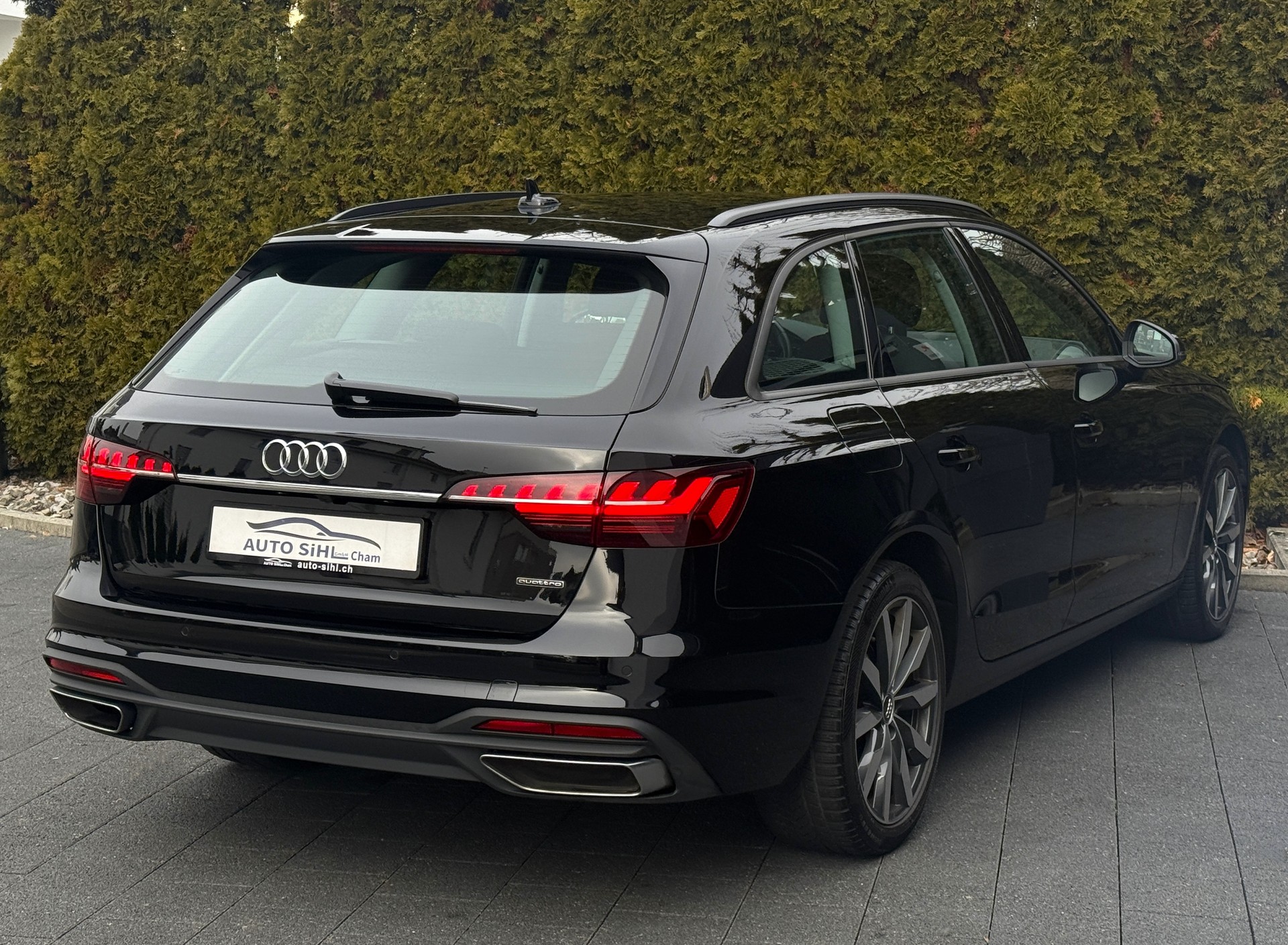 AUDI A4 Avant 40 TDI Attraction quattro S-tronic-image-14