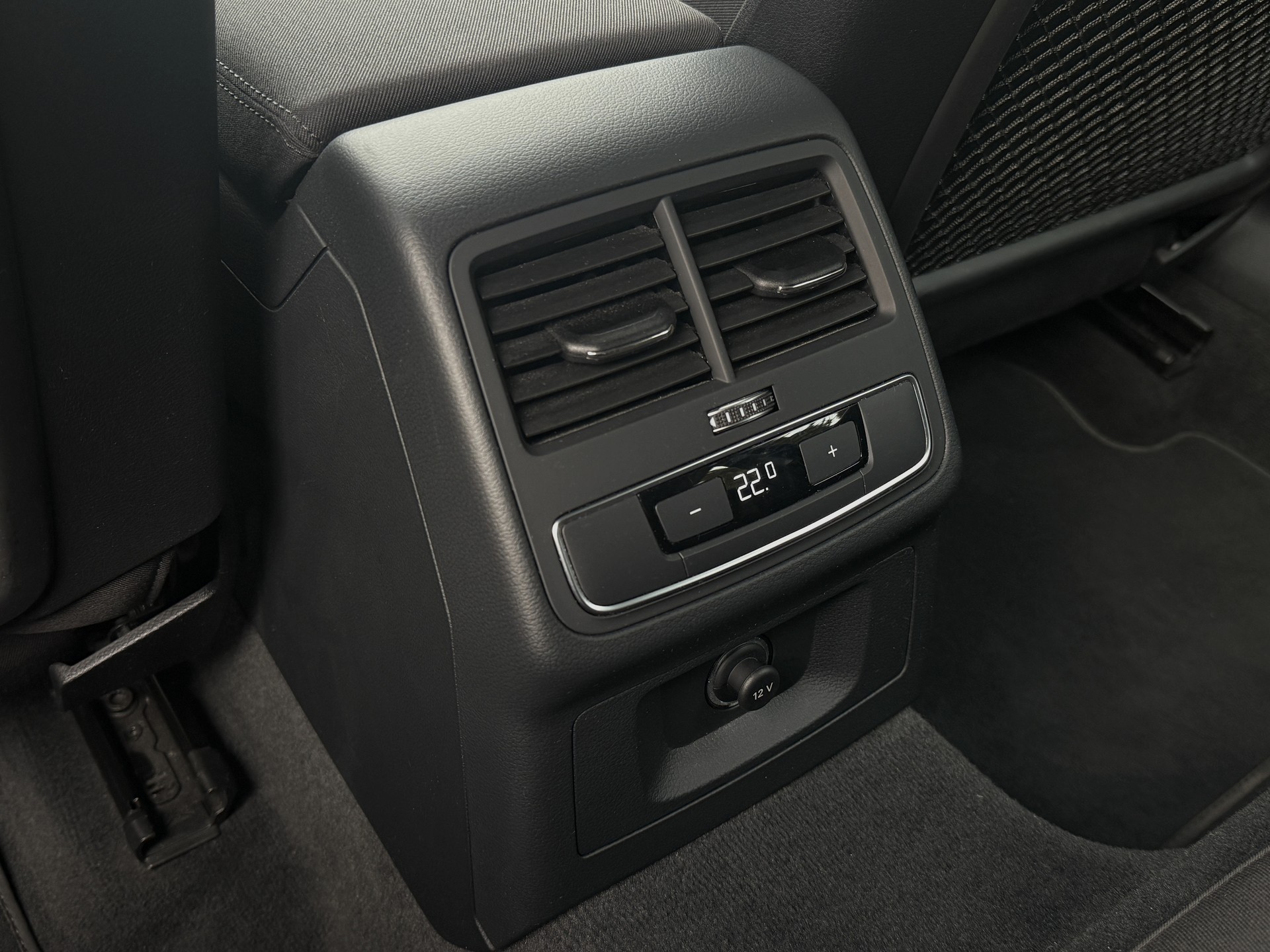 AUDI A4 Avant 40 TDI Attraction quattro S-tronic-image-20