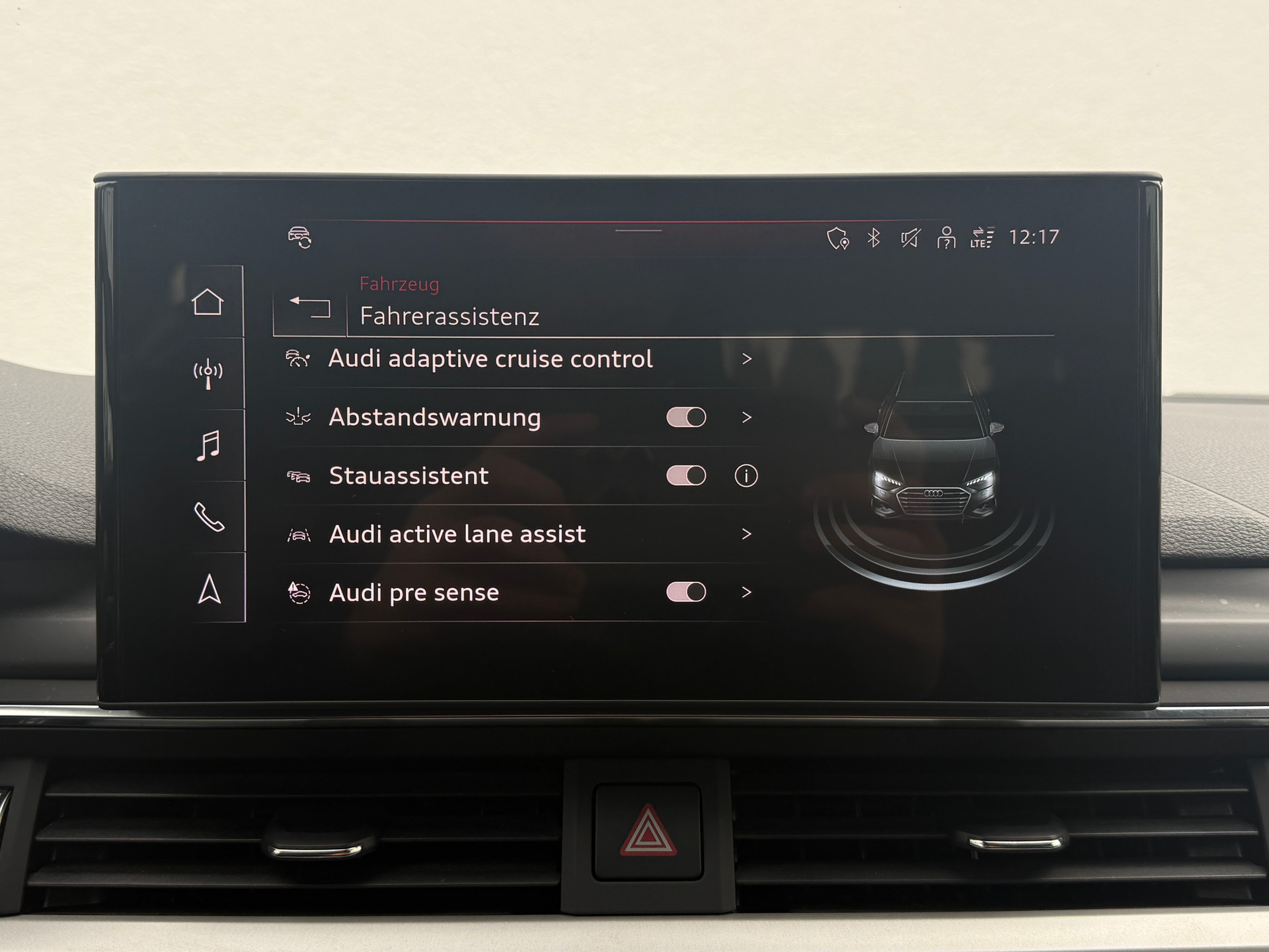 AUDI A4 Avant 40 TDI Attraction quattro S-tronic-image-24