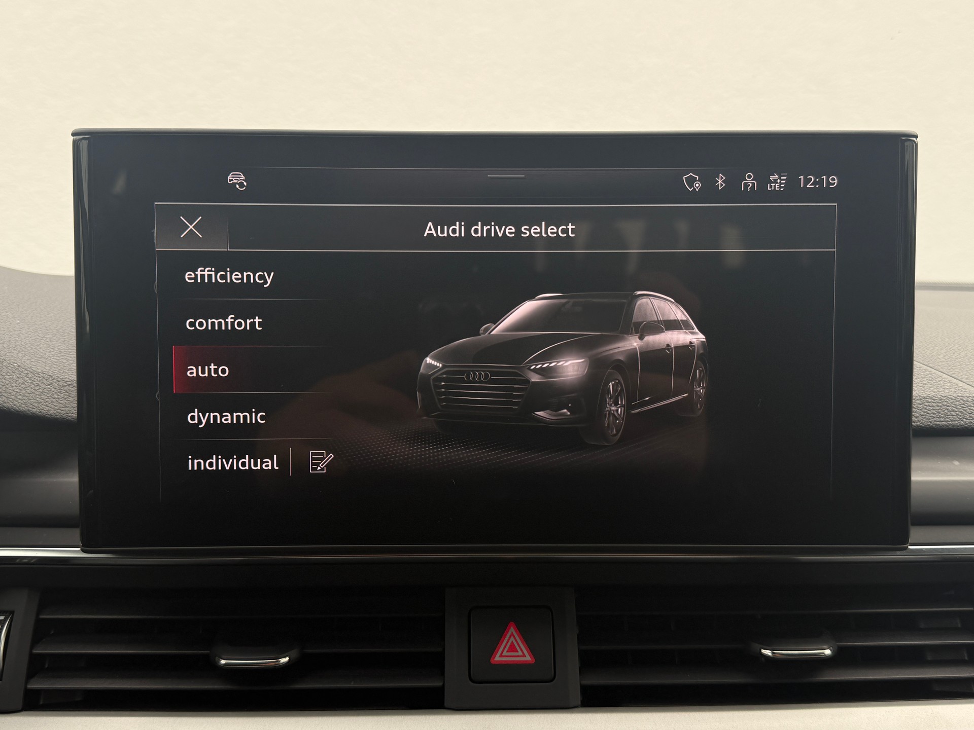 AUDI A4 Avant 40 TDI Attraction quattro S-tronic-image-26