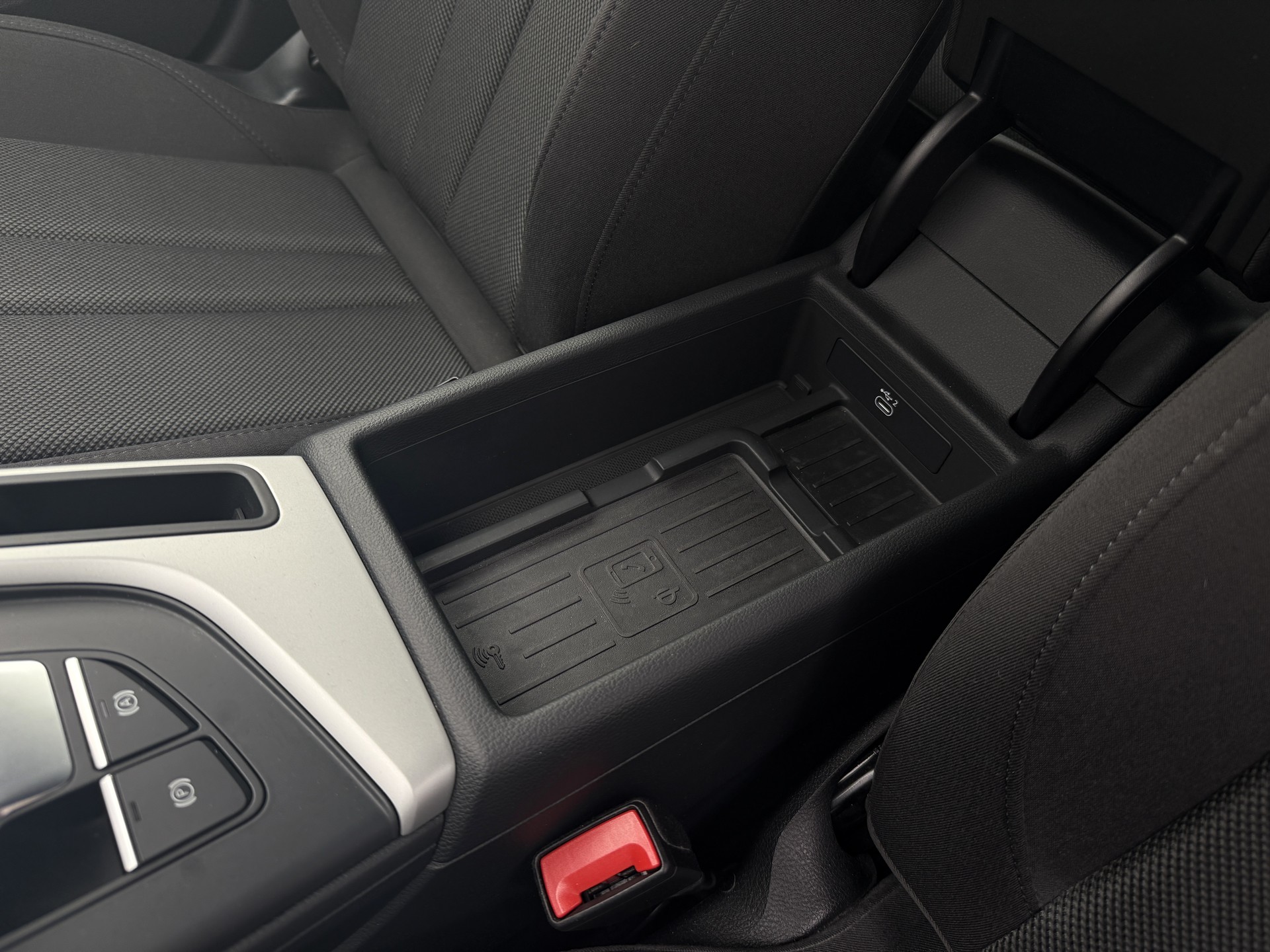 AUDI A4 Avant 40 TDI Attraction quattro S-tronic-image-30
