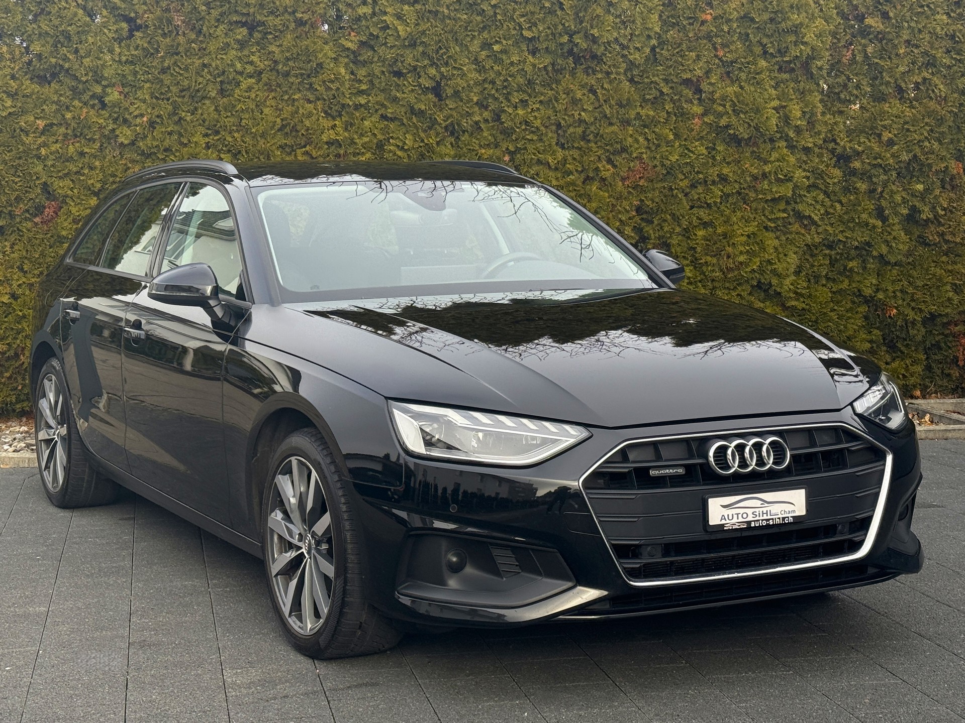 AUDI A4 Avant 40 TDI Attraction quattro S-tronic-image-4