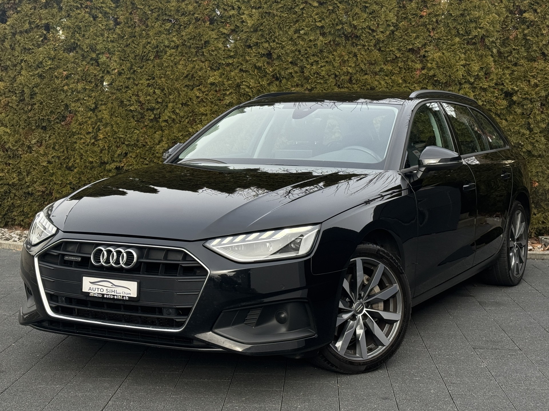 AUDI A4 Avant 40 TDI Attraction quattro S-tronic-showroom-element-1
