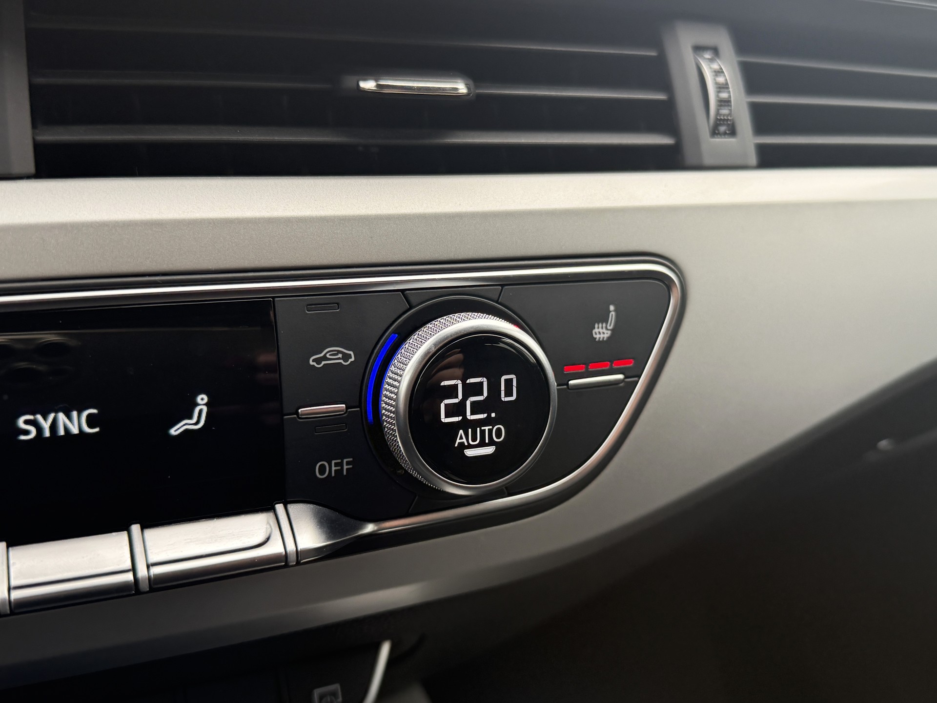 AUDI A4 Avant 40 TDI Attraction quattro S-tronic-image-17