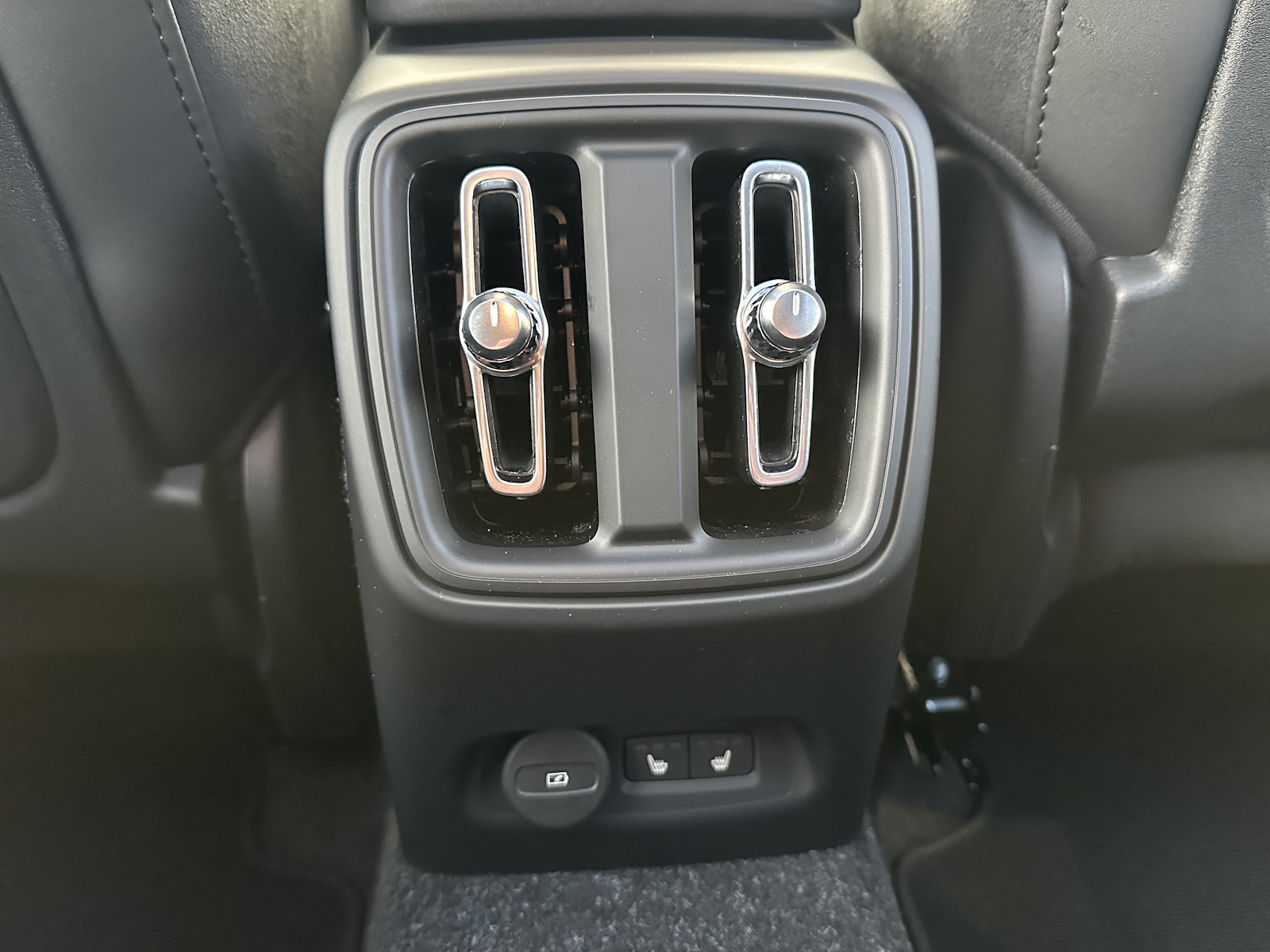 VOLVO EC40 Twin Ultra AWD-image-13