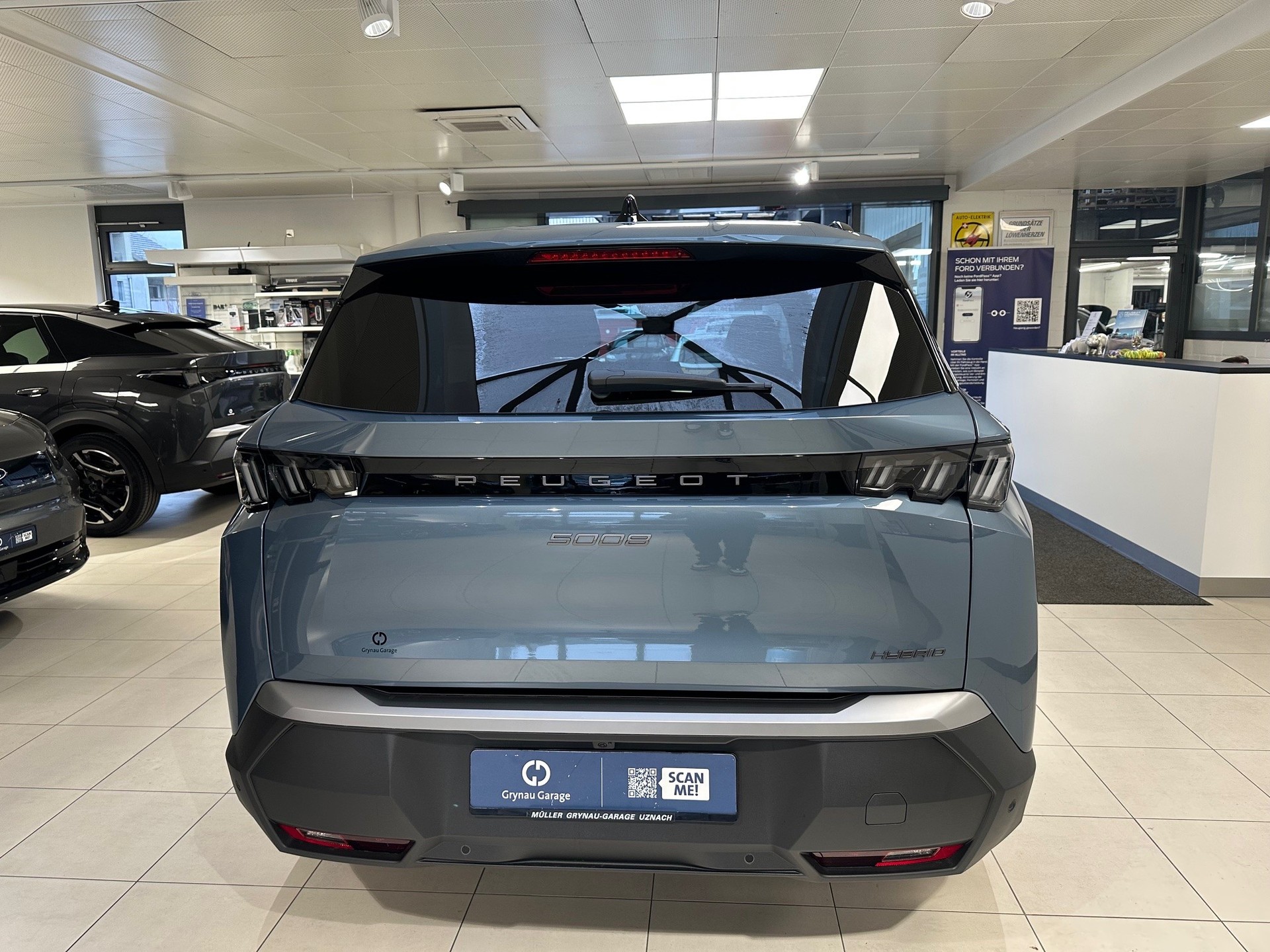 PEUGEOT 5008 1.2 Hybrid Allure Premium-image-4