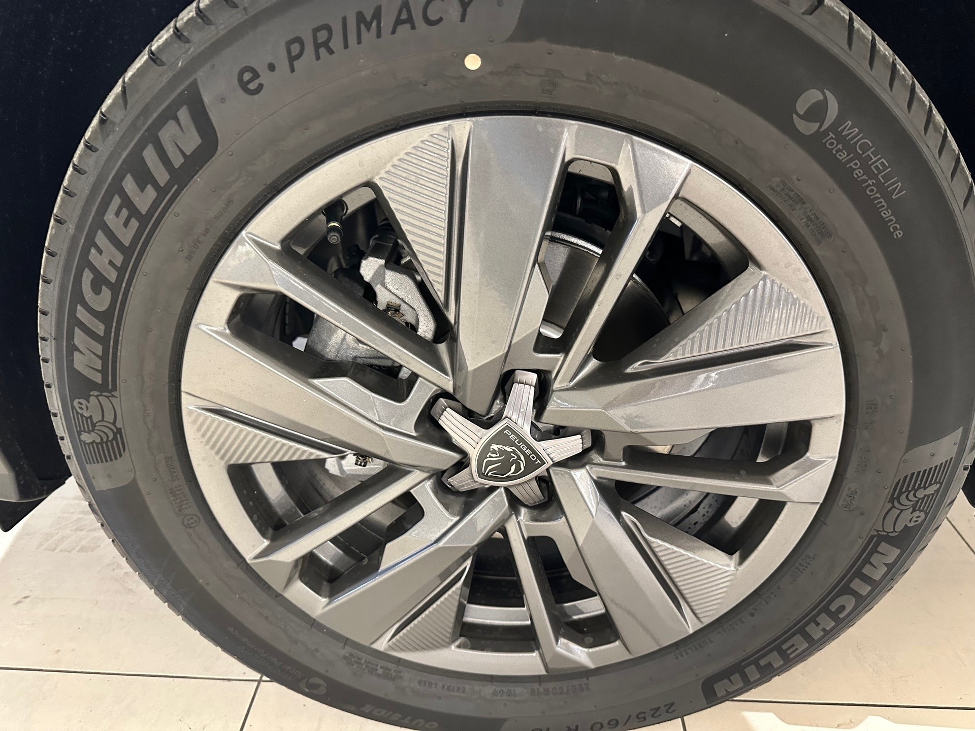 PEUGEOT 5008 1.2 Hybrid Allure Premium-image-13
