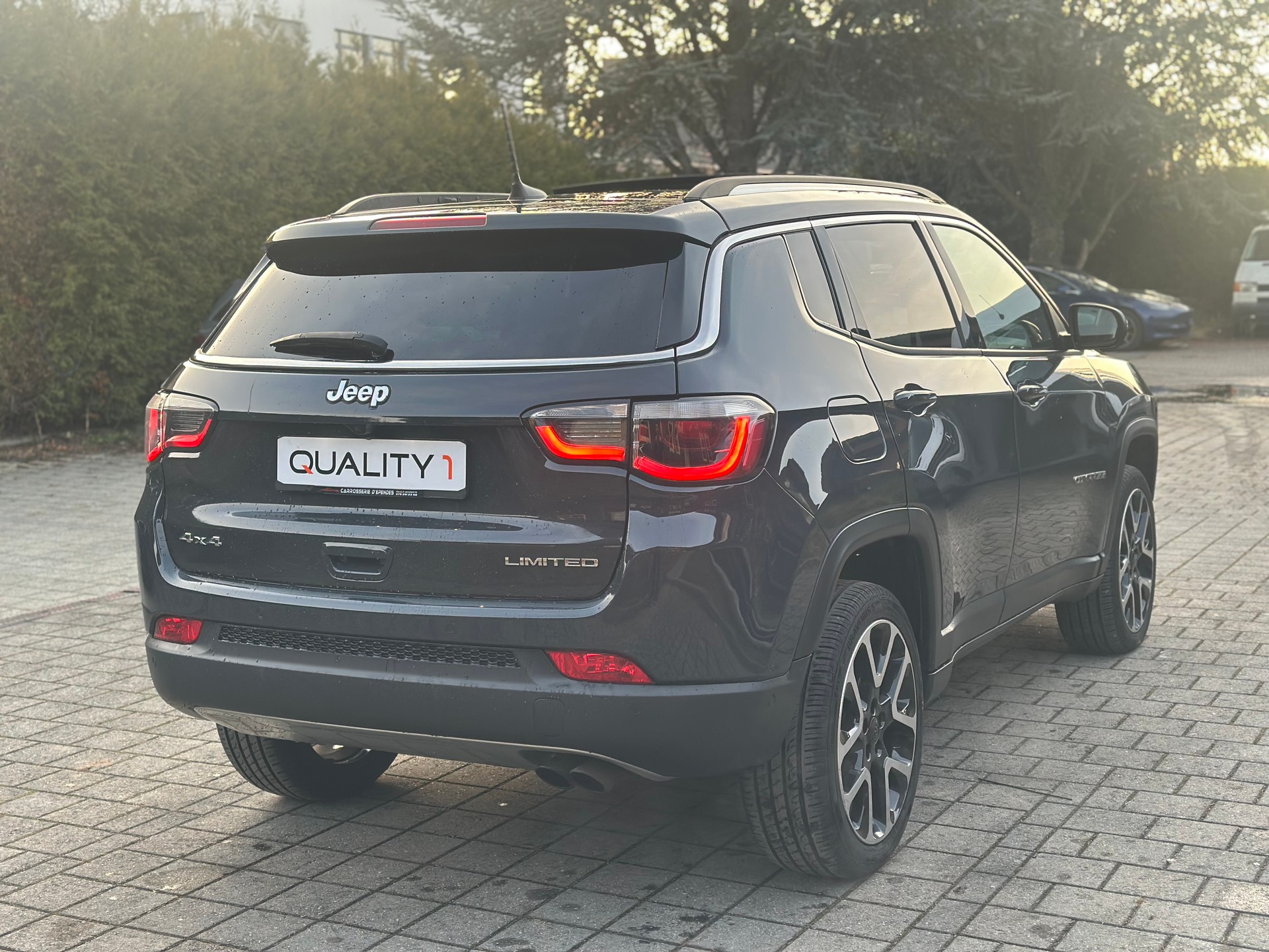 JEEP Compass 1.4 Turbo Limited AWD 9ATX-showroom-element-3