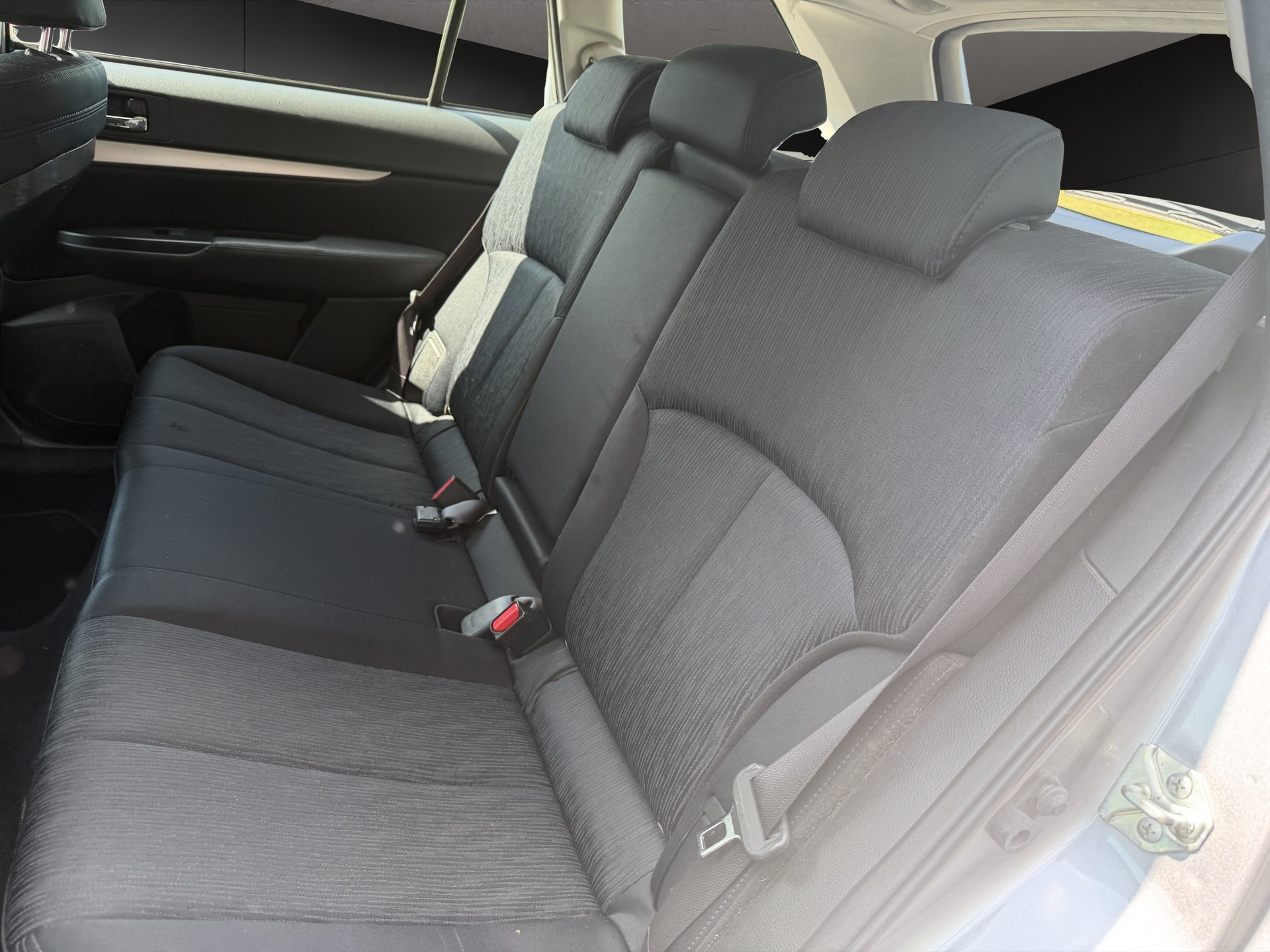 SUBARU Legacy 2.0i Swiss Special AWD-image-9