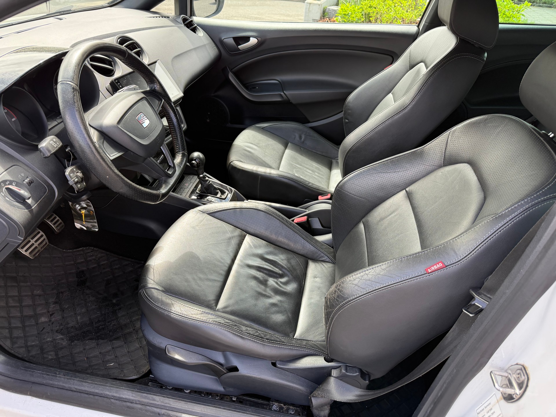SEAT Ibiza SC 1.4 TSI Cupra DSG-image-8