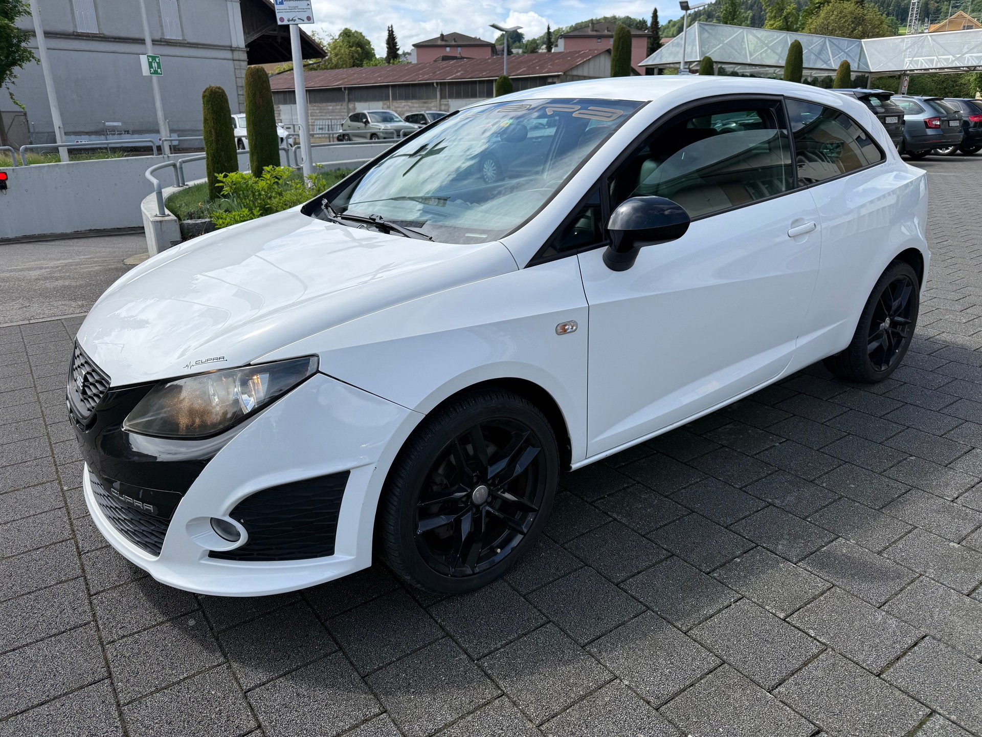 SEAT Ibiza SC 1.4 TSI Cupra DSG-image-2