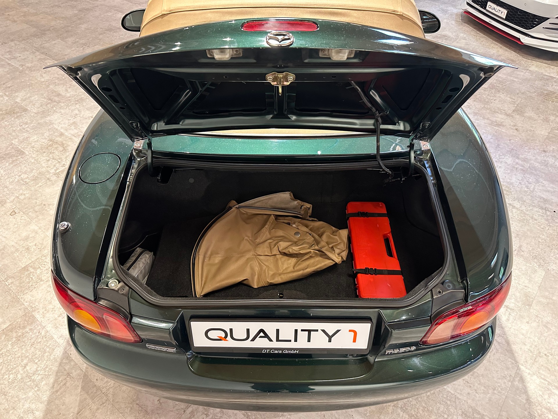 MAZDA MX-5 1.6i-16 B.Classic/Ab MFK/Frisch ab Service-image-5