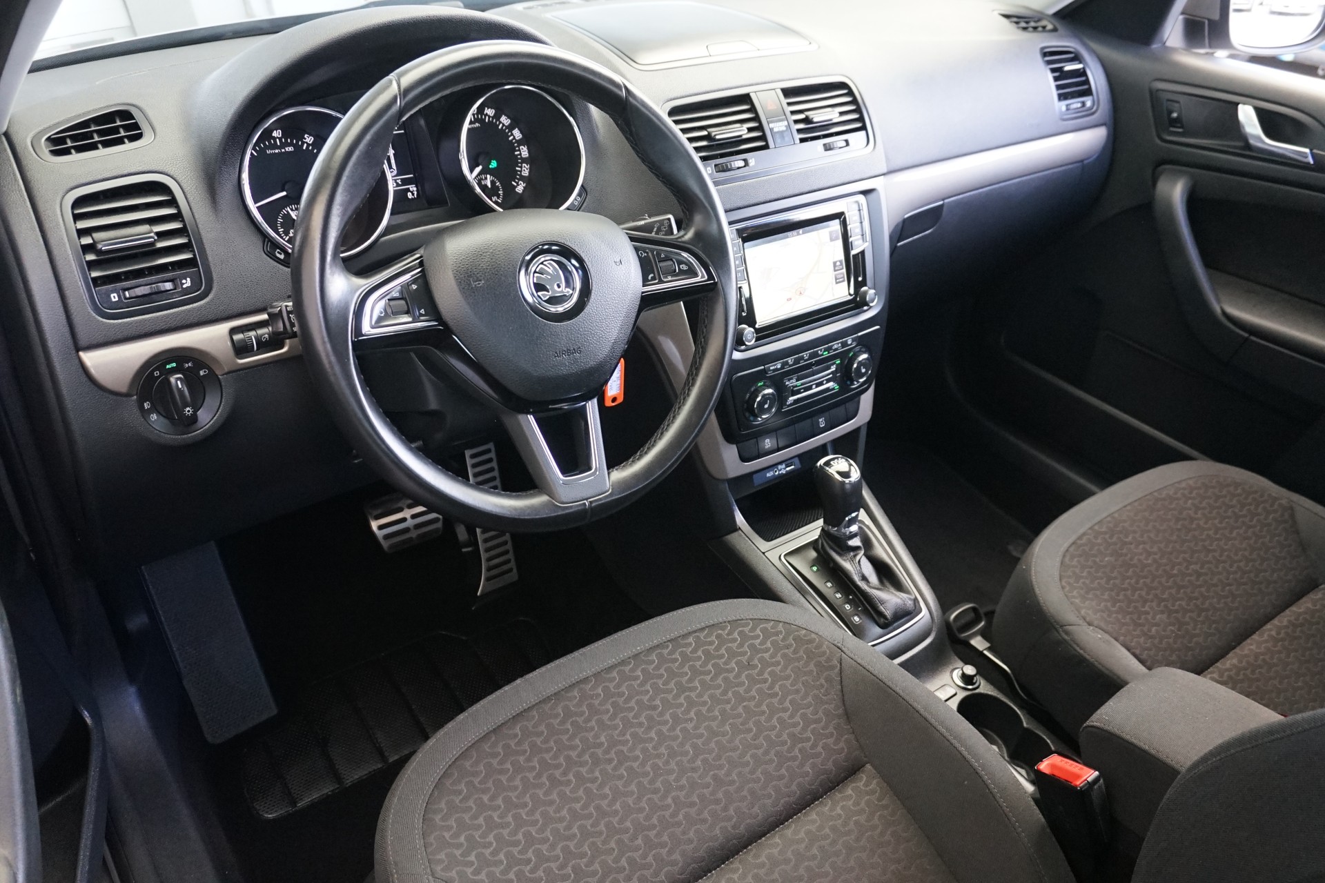 SKODA Yeti 1.4 TSI Elegance DSG-Automat 122PS-image-14