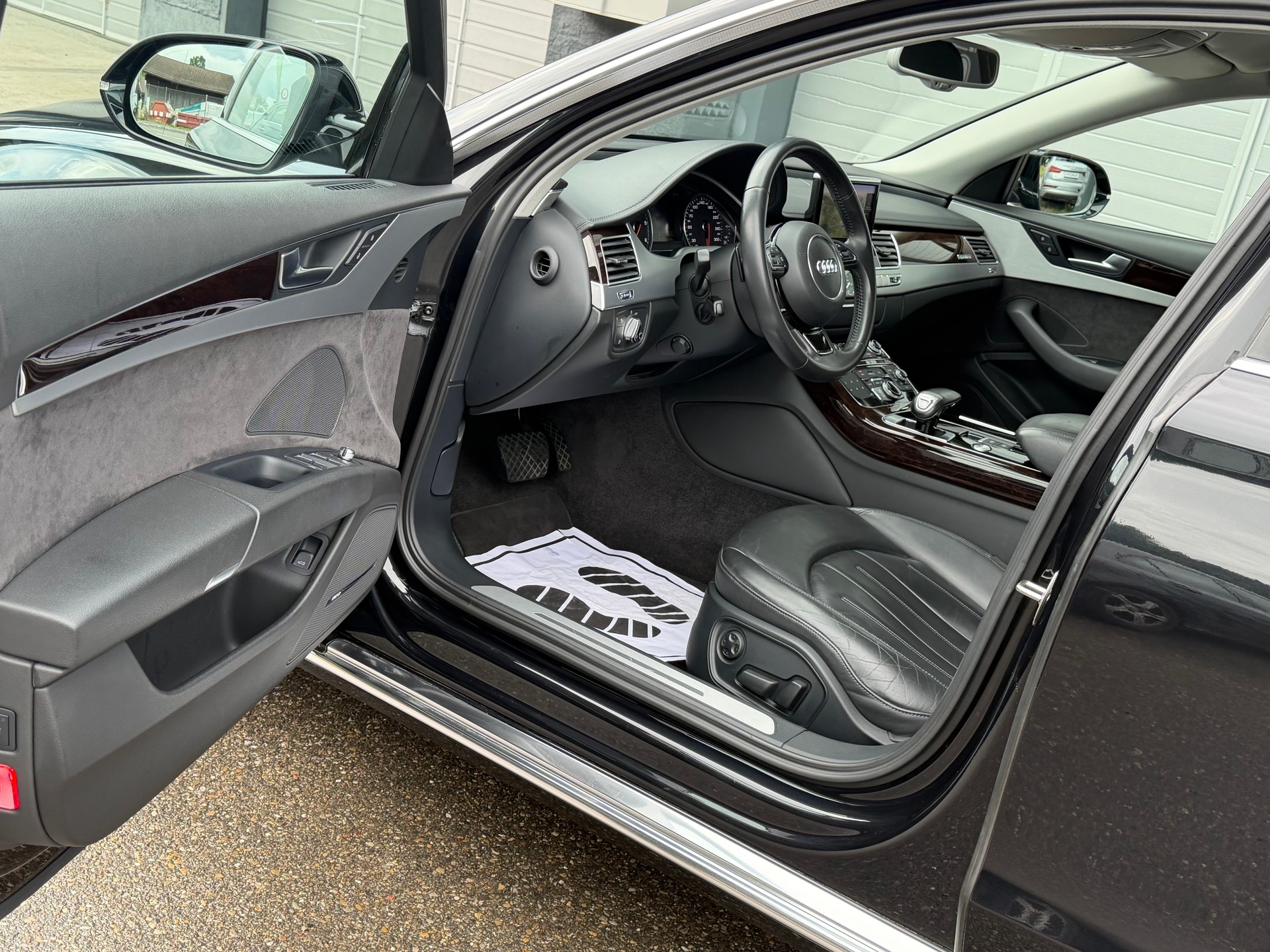 AUDI A8 3.0 TDI quattro tiptronic-image-6