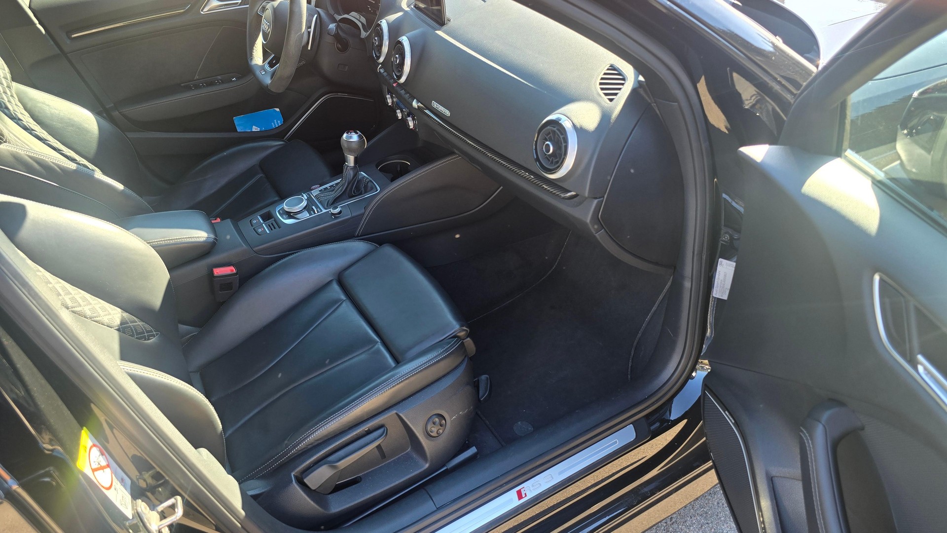 AUDI RS3 Sportback 2.5 T FSI quattro S-Tronic-image-12