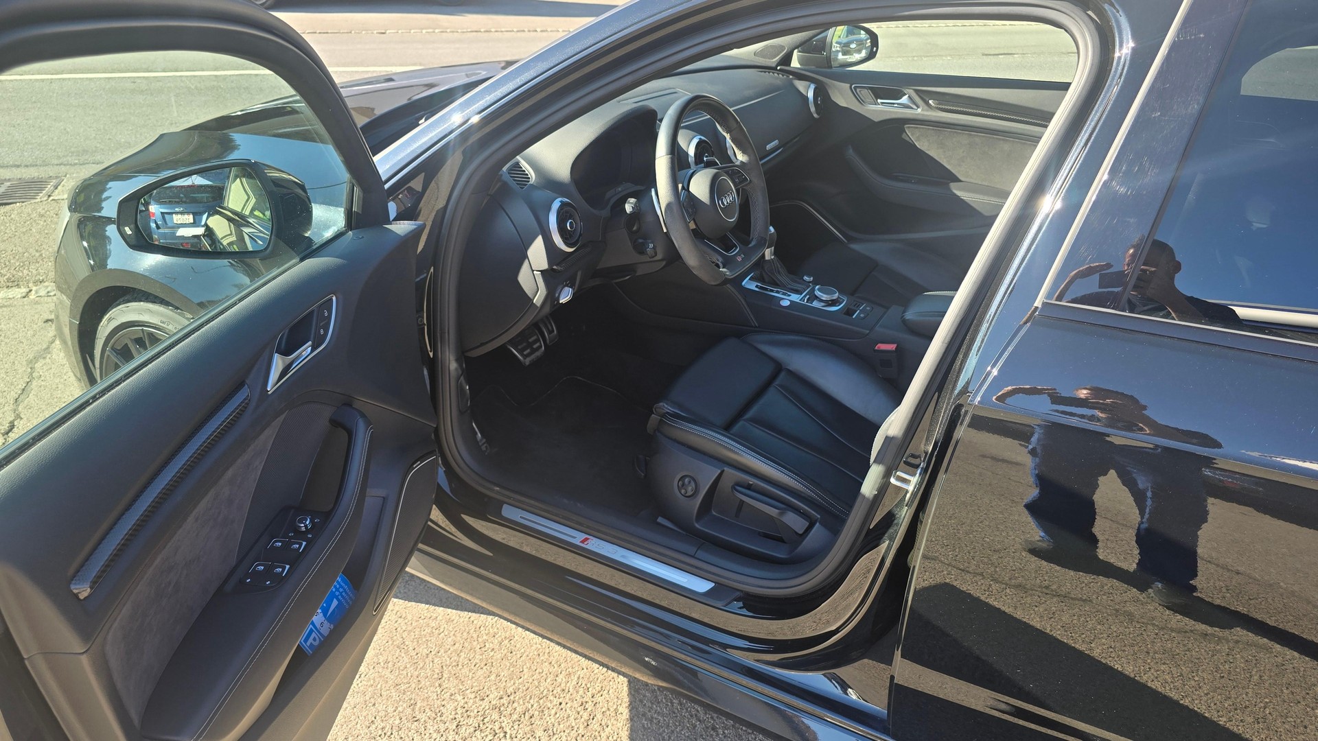 AUDI RS3 Sportback 2.5 T FSI quattro S-Tronic-image-8