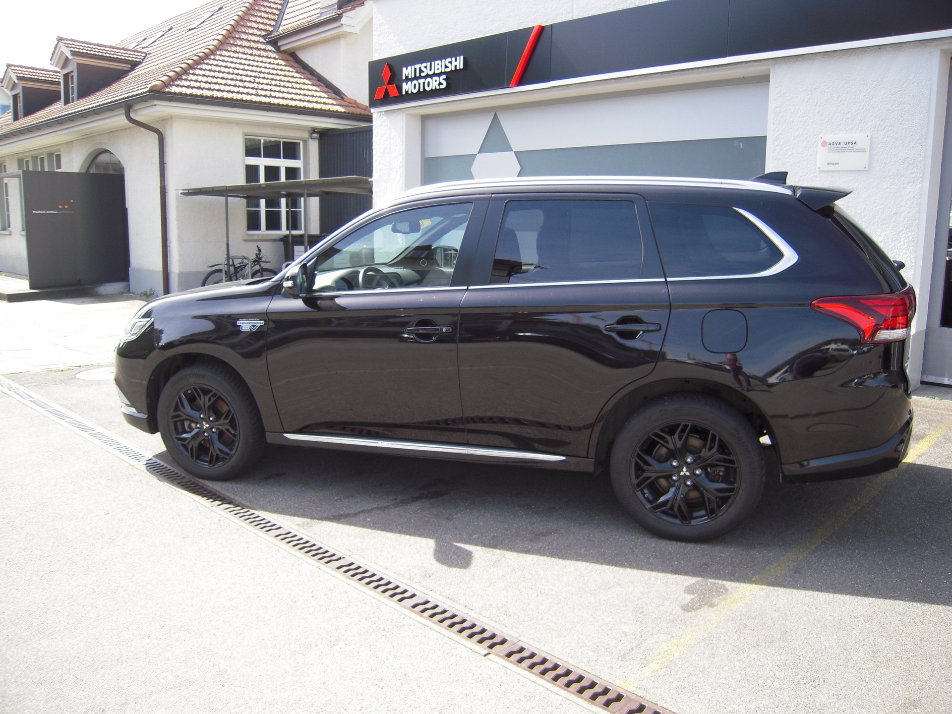 MITSUBISHI Outlander 2.4 PHEV Diamond S-Edition 4WD Automatic-showroom-element-2