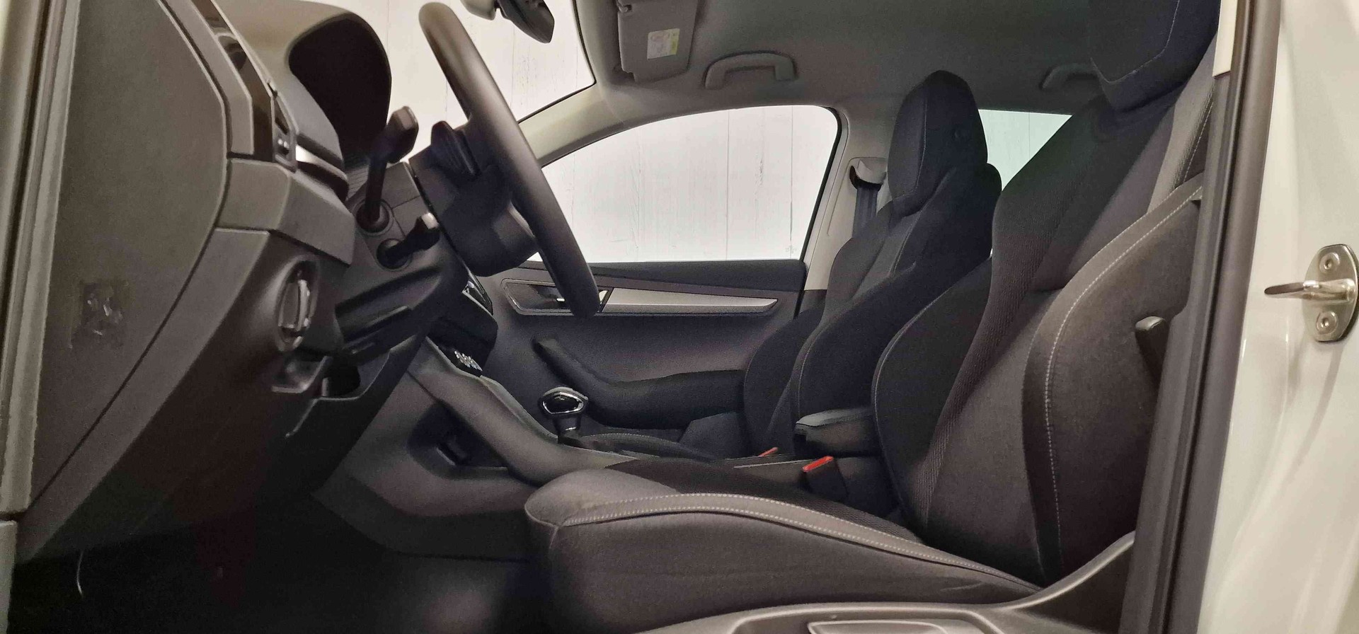 SKODA Karoq 2.0 TDI CR Dynamic 4x4 DSG-image-4