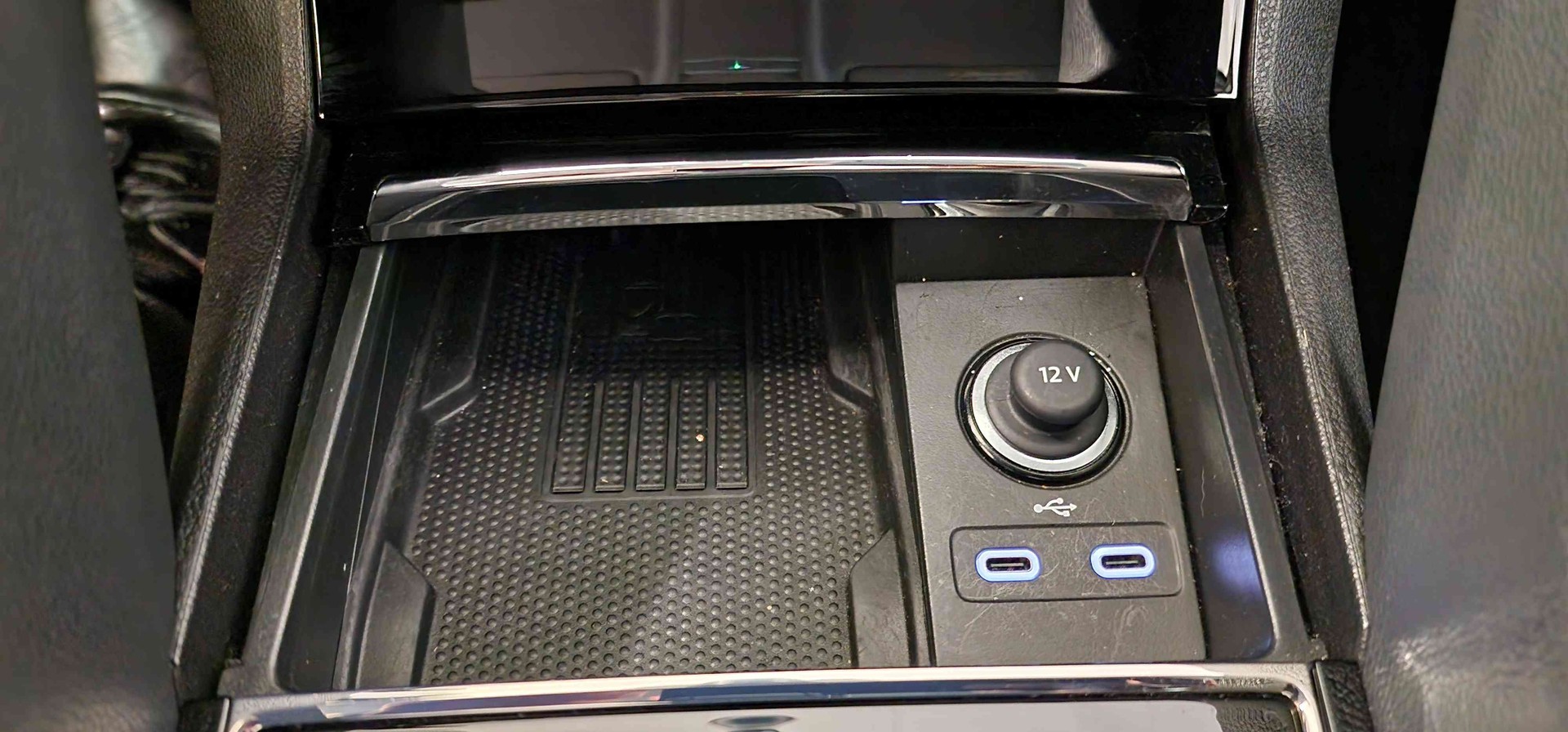 SKODA Karoq 2.0 TDI CR Dynamic 4x4 DSG-image-13