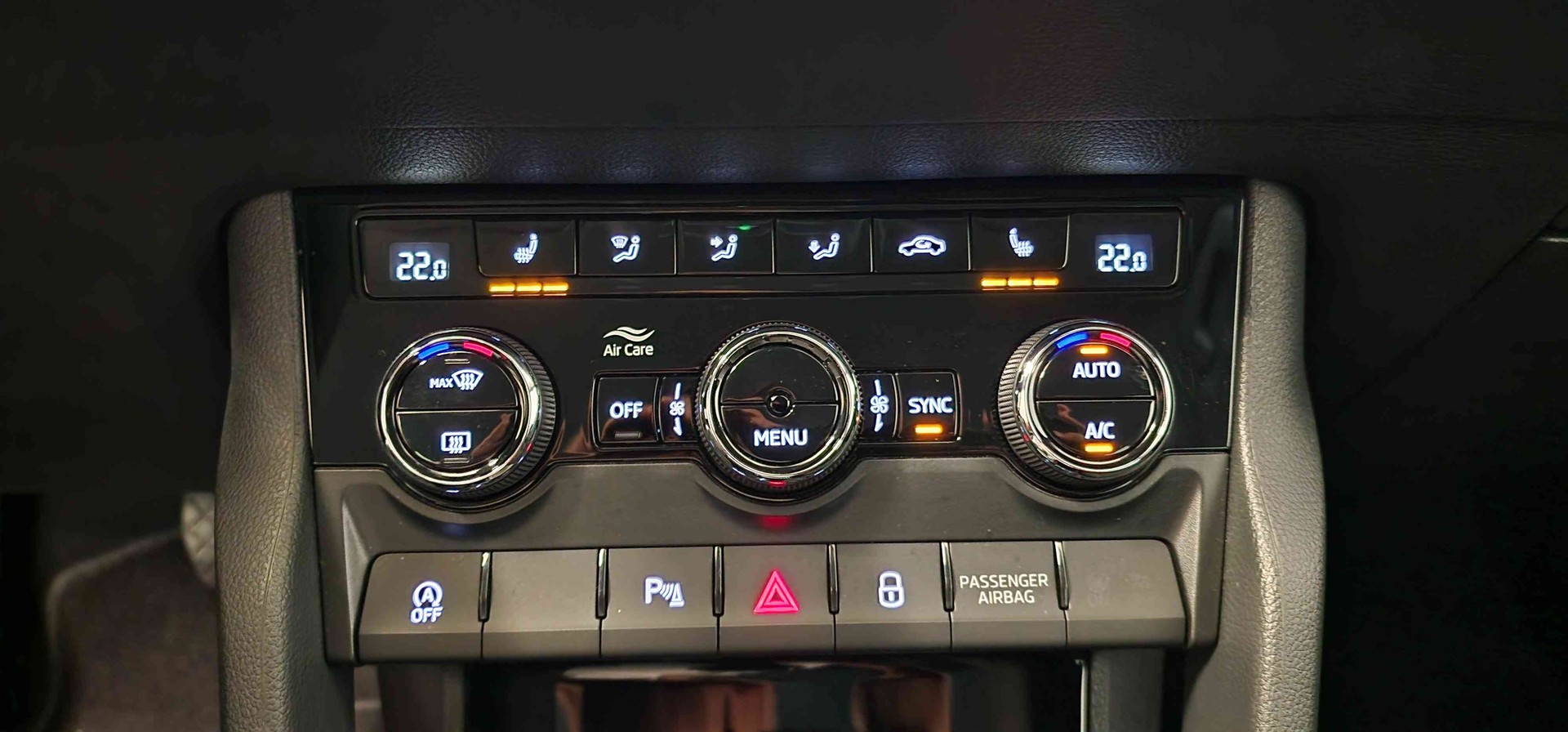 SKODA Karoq 2.0 TDI CR Dynamic 4x4 DSG-image-12