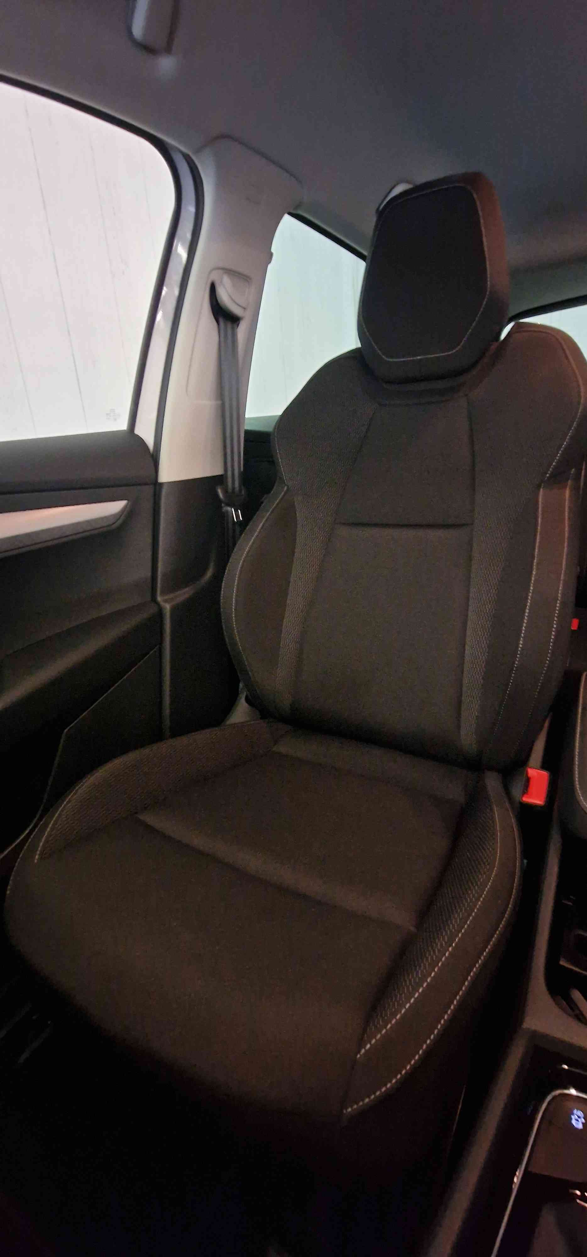 SKODA Karoq 2.0 TDI CR Dynamic 4x4 DSG-image-10