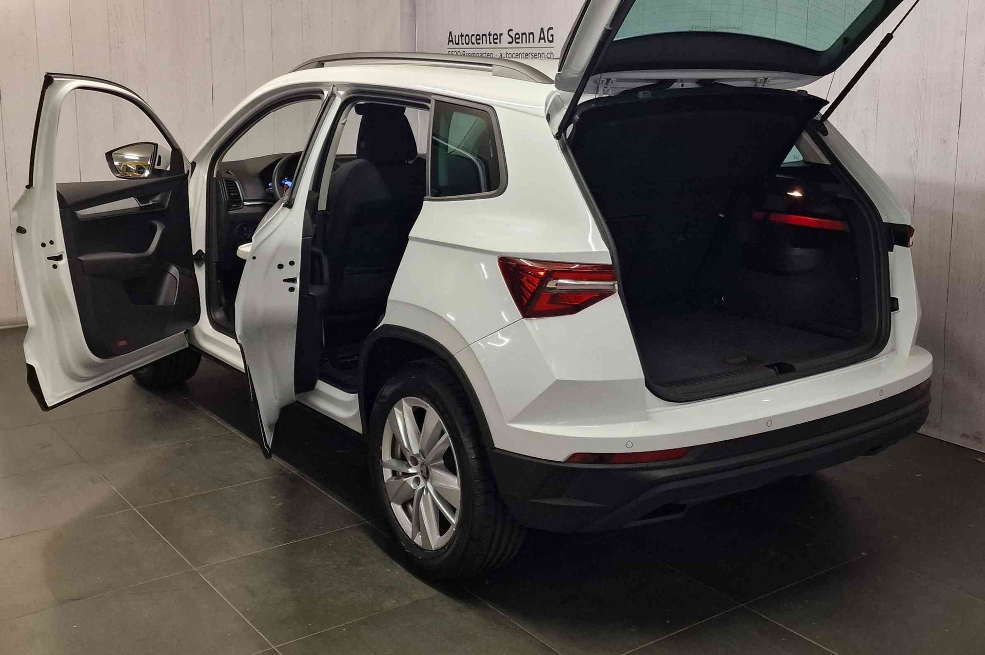 SKODA Karoq 2.0 TDI CR Dynamic 4x4 DSG-image-18