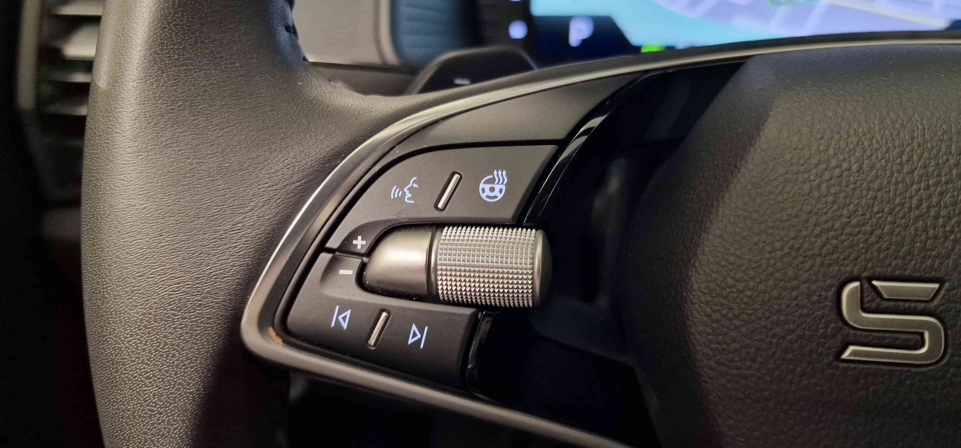SKODA Karoq 2.0 TDI CR Dynamic 4x4 DSG-image-7